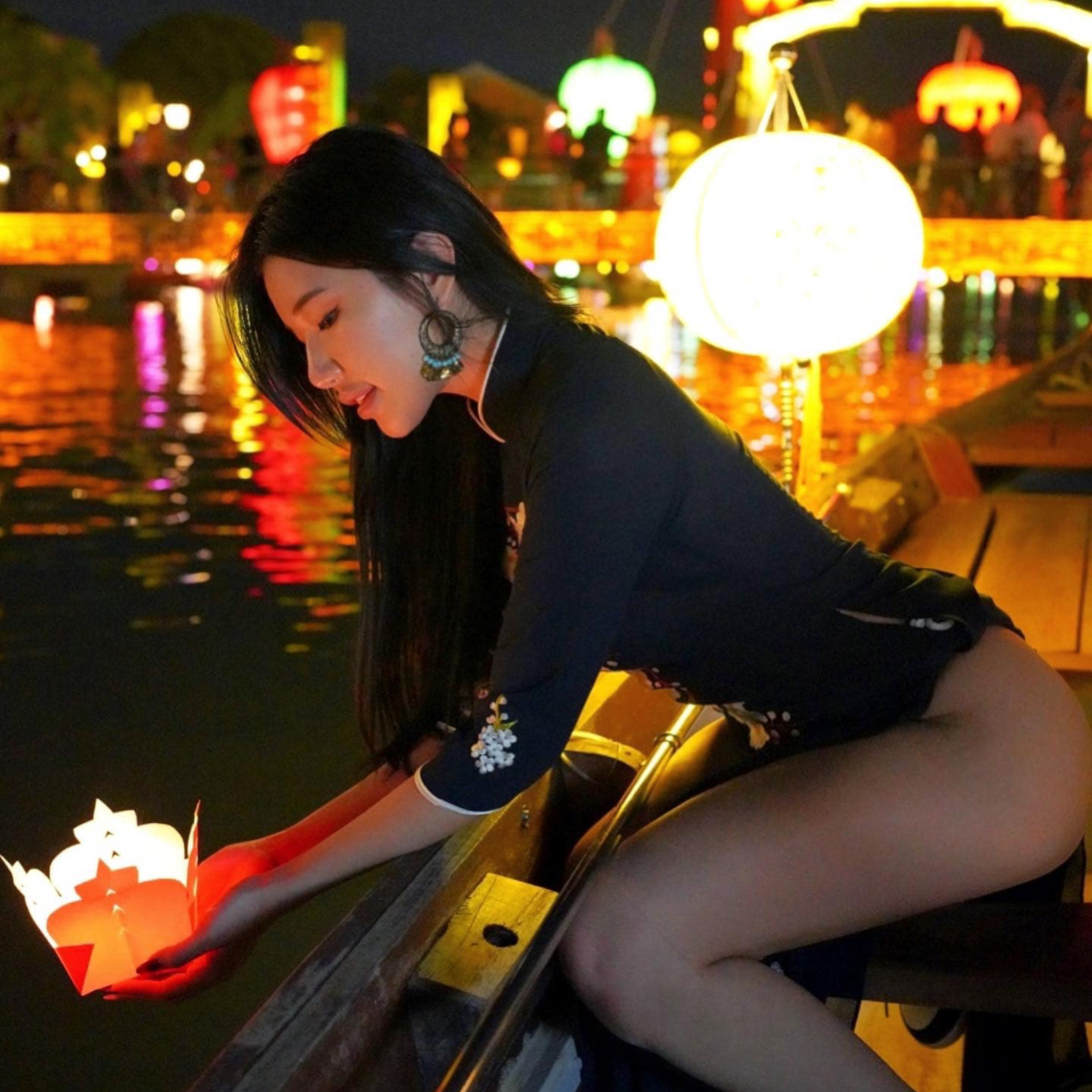 Hot girl mặc áo dài phản cảm du lịch Hội An, sửng sốt trước loạt ảnh lố lăng episode artwork