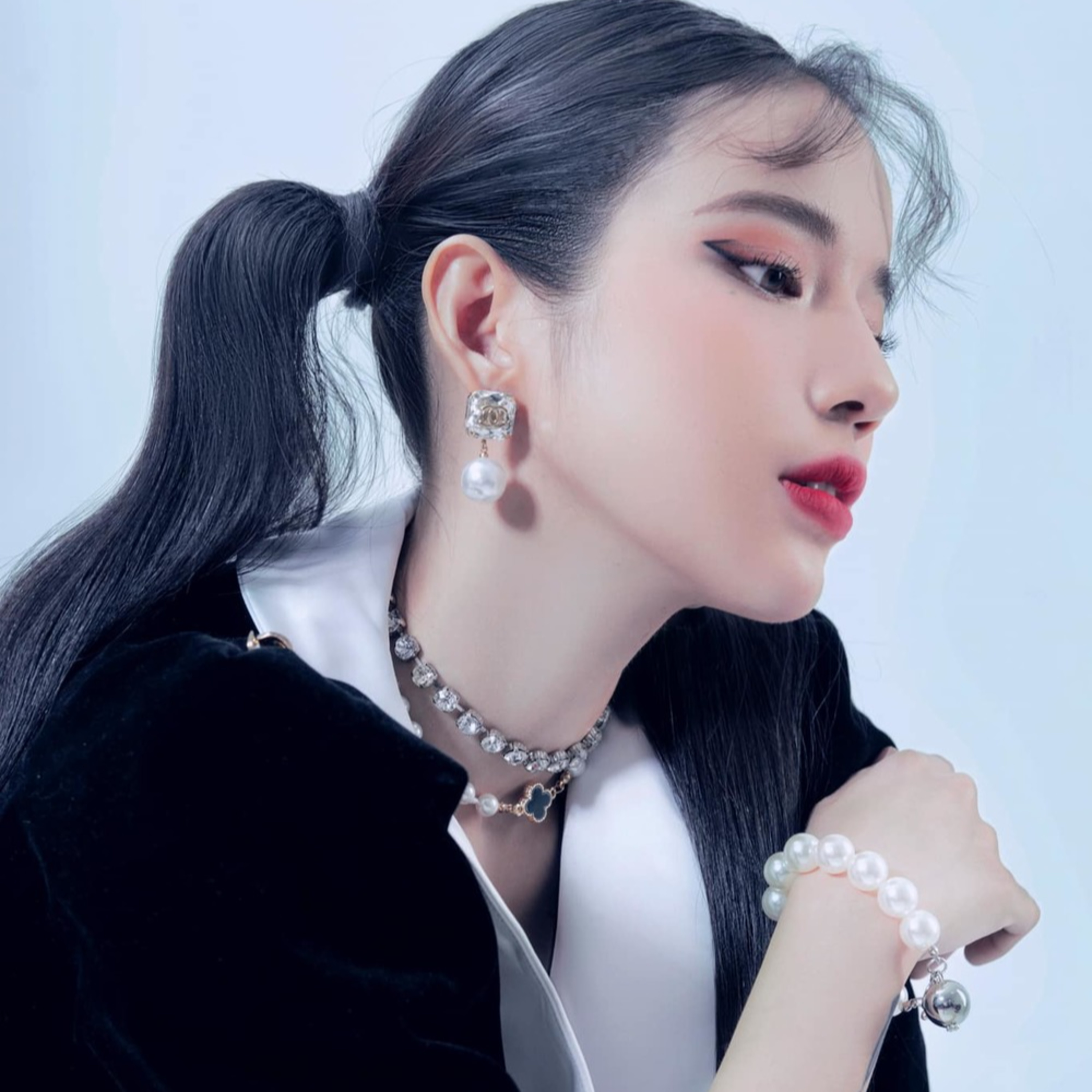 Lyly - “Hit-maker” tài hoa của Vpop vướng nghi vấn đạo nhạc và phẫu thuật thẩm mỹ episode artwork