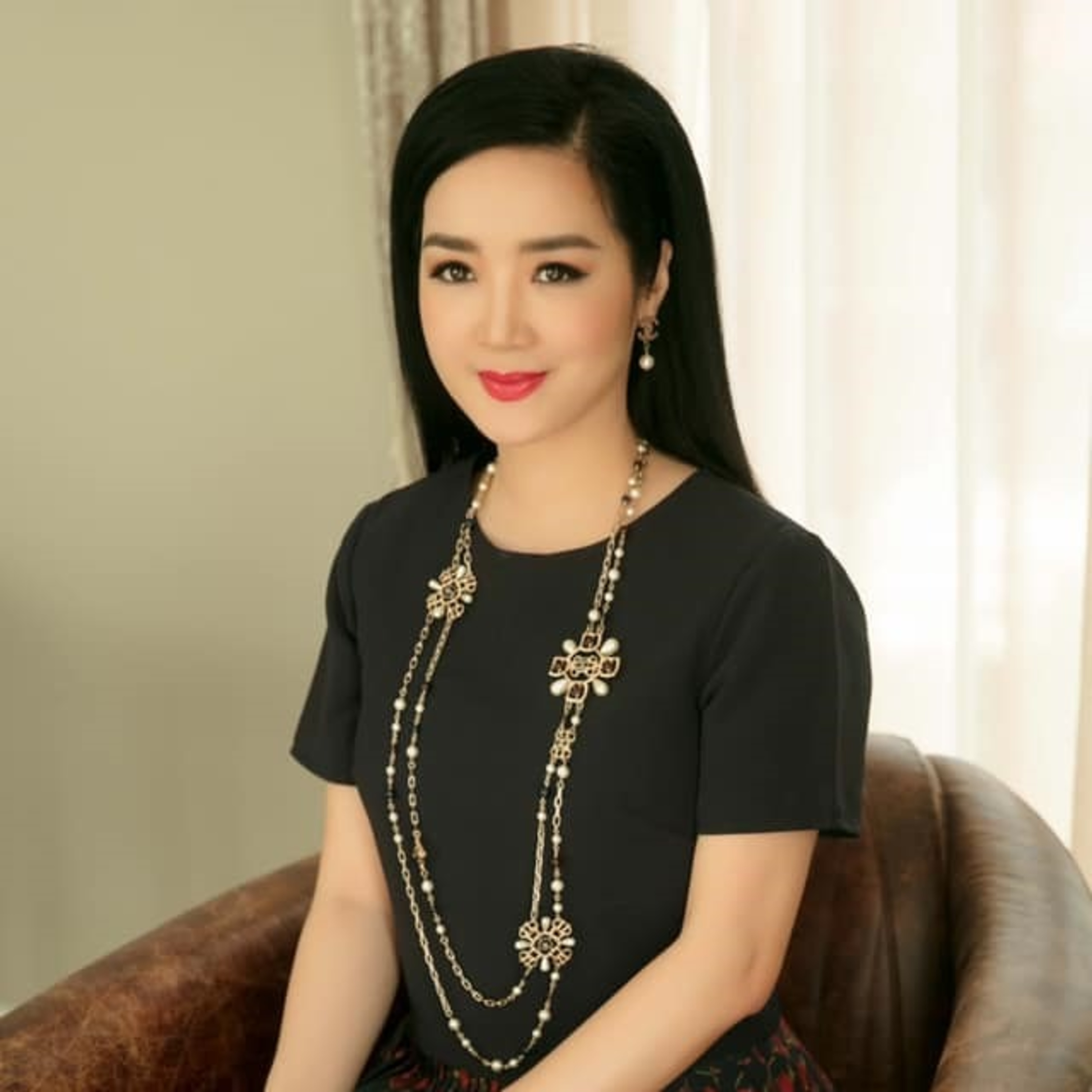 Ông chủ Tân Hoàng Minh và mối tình giấu kín một thời với "Hoa hậu độc nhất vô nhị" của Việt Nam episode artwork