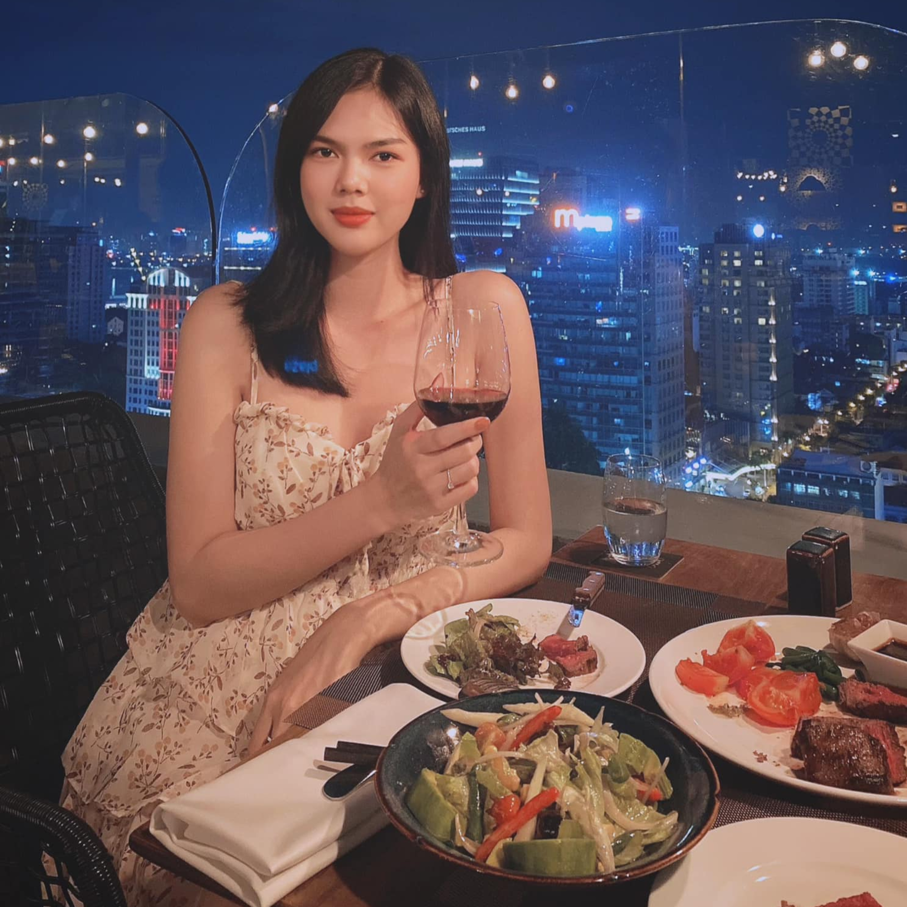 Ngọc Trinh tung tiếp dấu vết "bị trói" từ 9 năm trước episode artwork