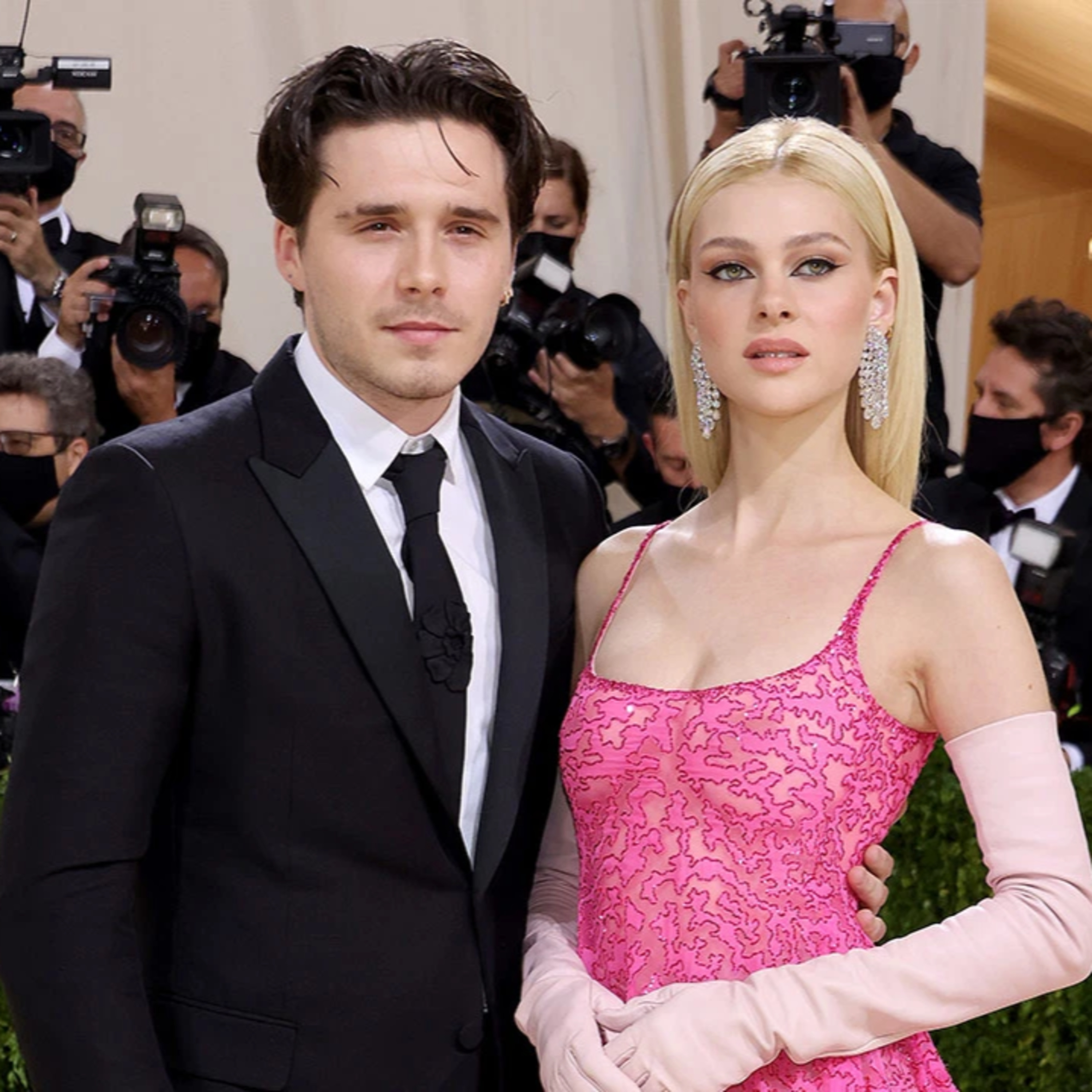 Brooklyn Beckham lấy vợ: Hôn lễ 68 tỷ ở dinh thự 2293 tỷ, Hoàng tử Harry và dàn sao, tỷ phú quy tụ episode artwork