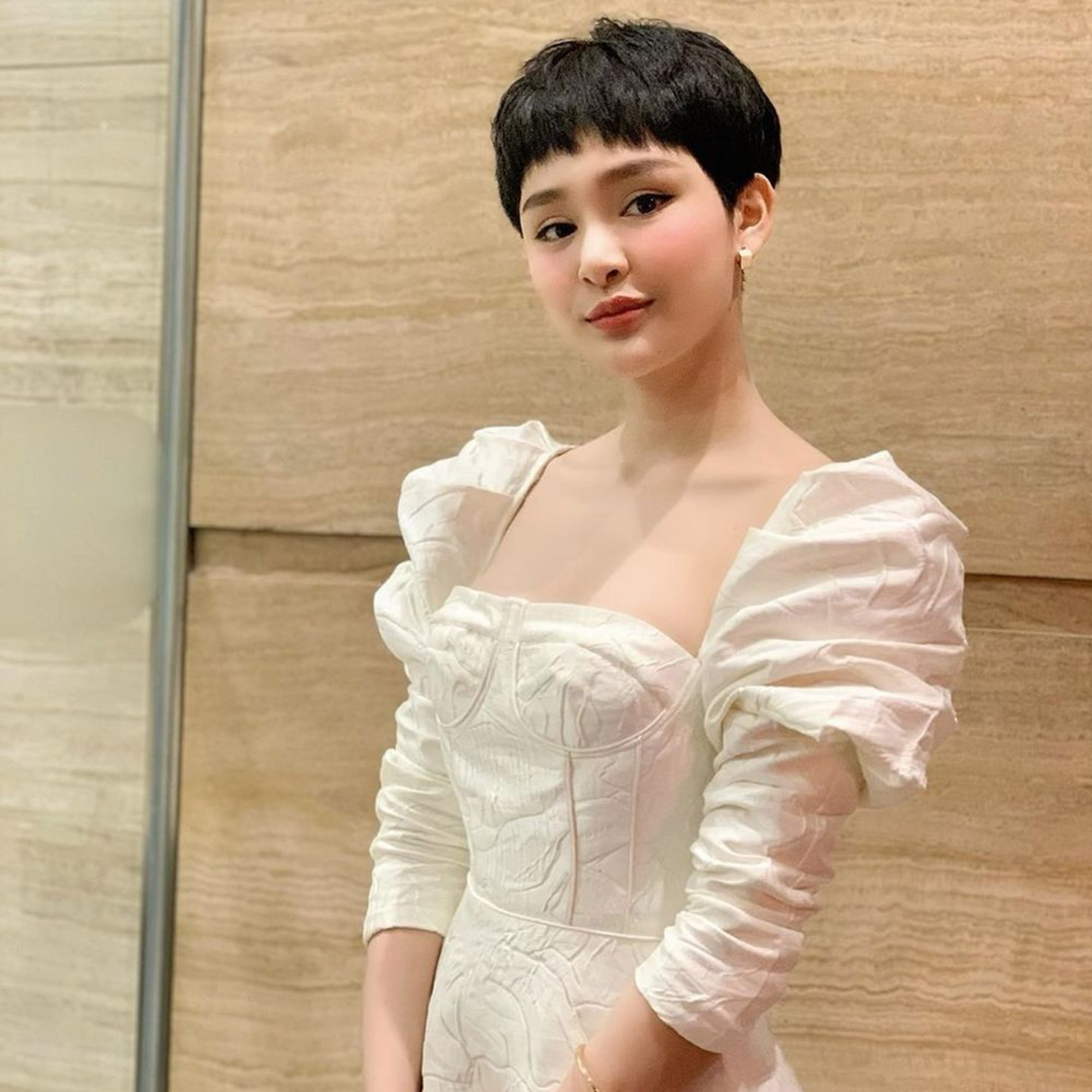 Hiền Hồ trong mắt đồng nghiệp: Người ám chỉ 'chiêu trò', người hết lời khen ngợi episode artwork
