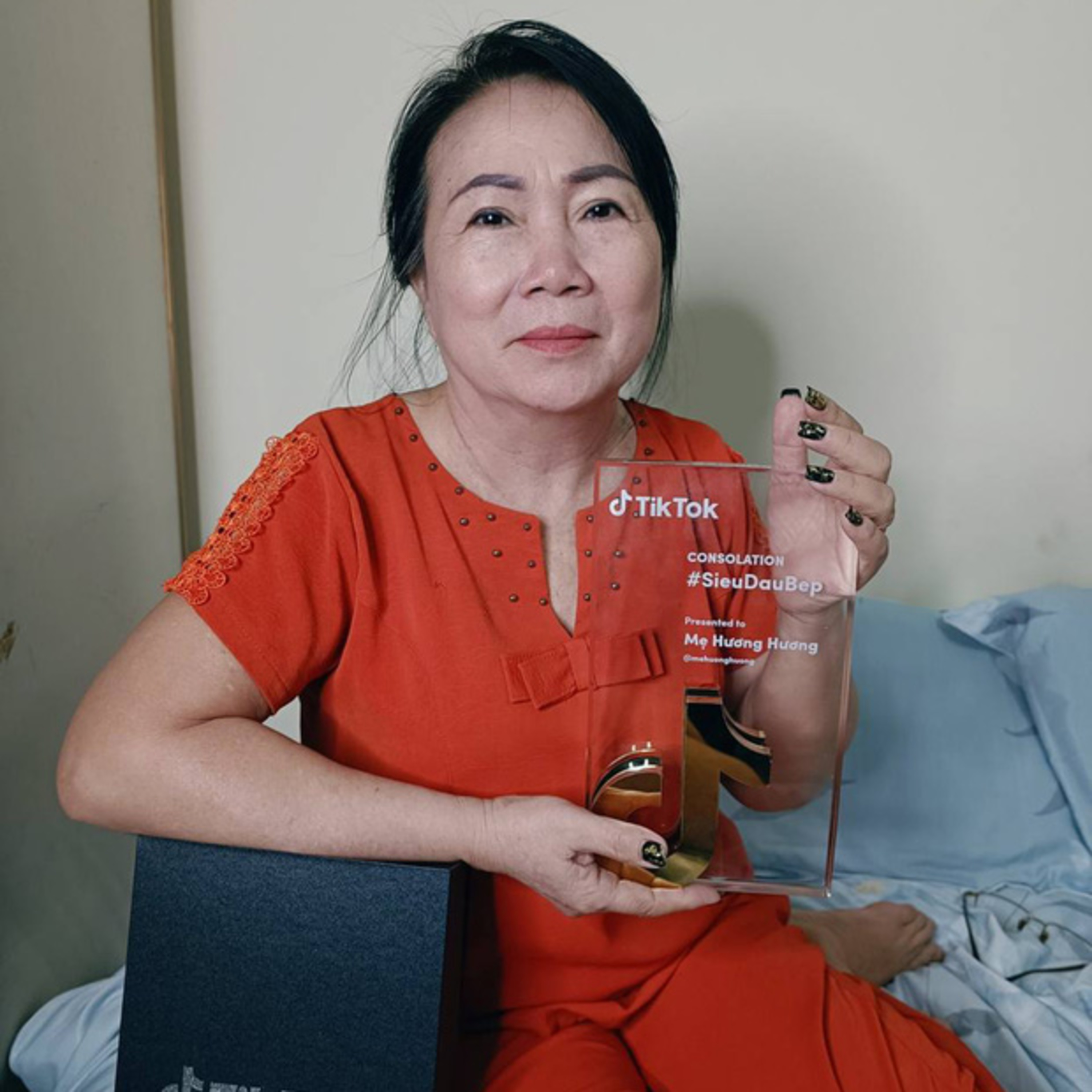 Mẹ Hương Hương - idol 'Tóp Tóp' U60 kể chuyện kiếm 100 triệu/ tháng nhờ 'mẹ chồng dạy dỗ nàng dâu' episode artwork
