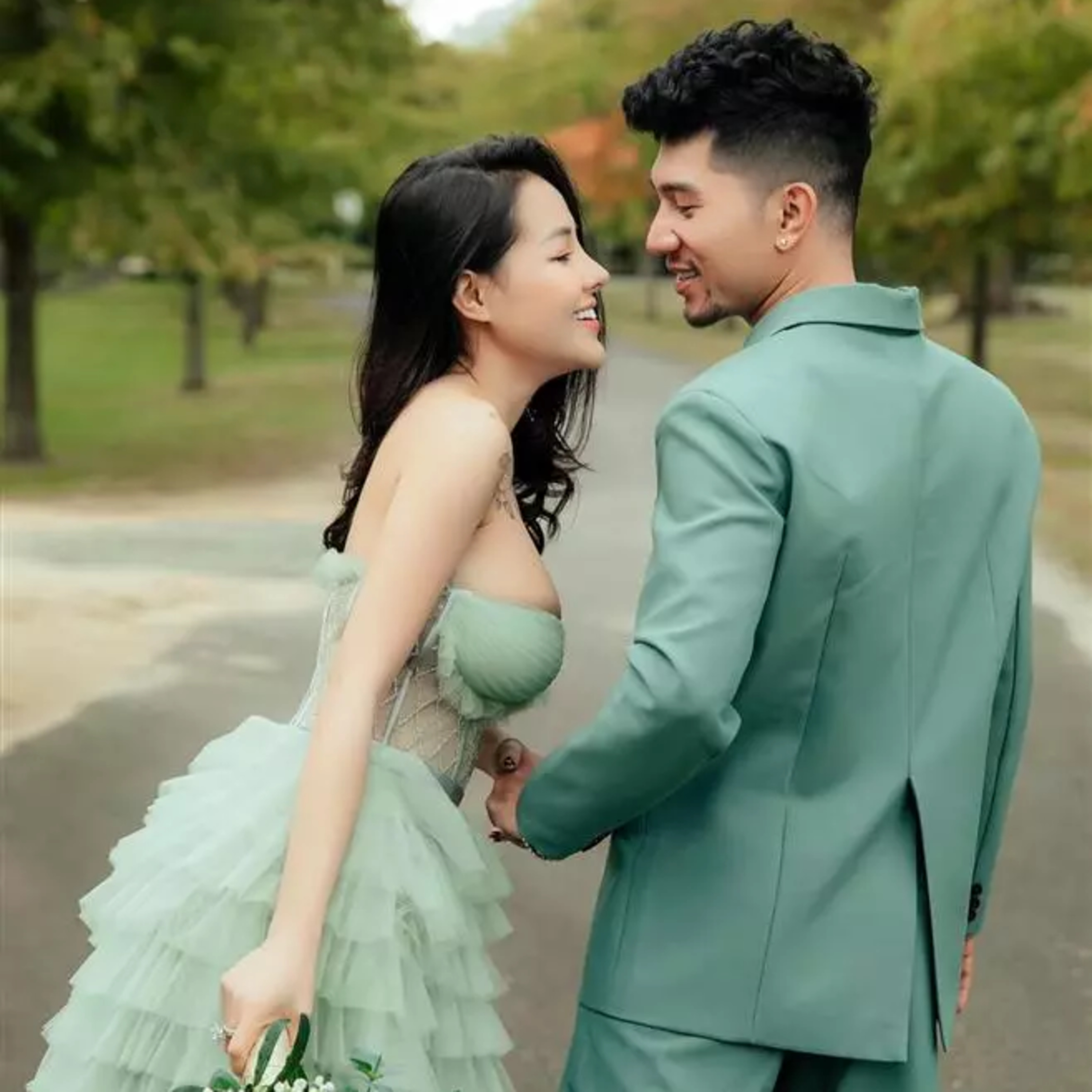 Lương Bằng Quang, Trấn Thành: Những màn cầu hôn "đắt giá" của showbiz Việt episode artwork