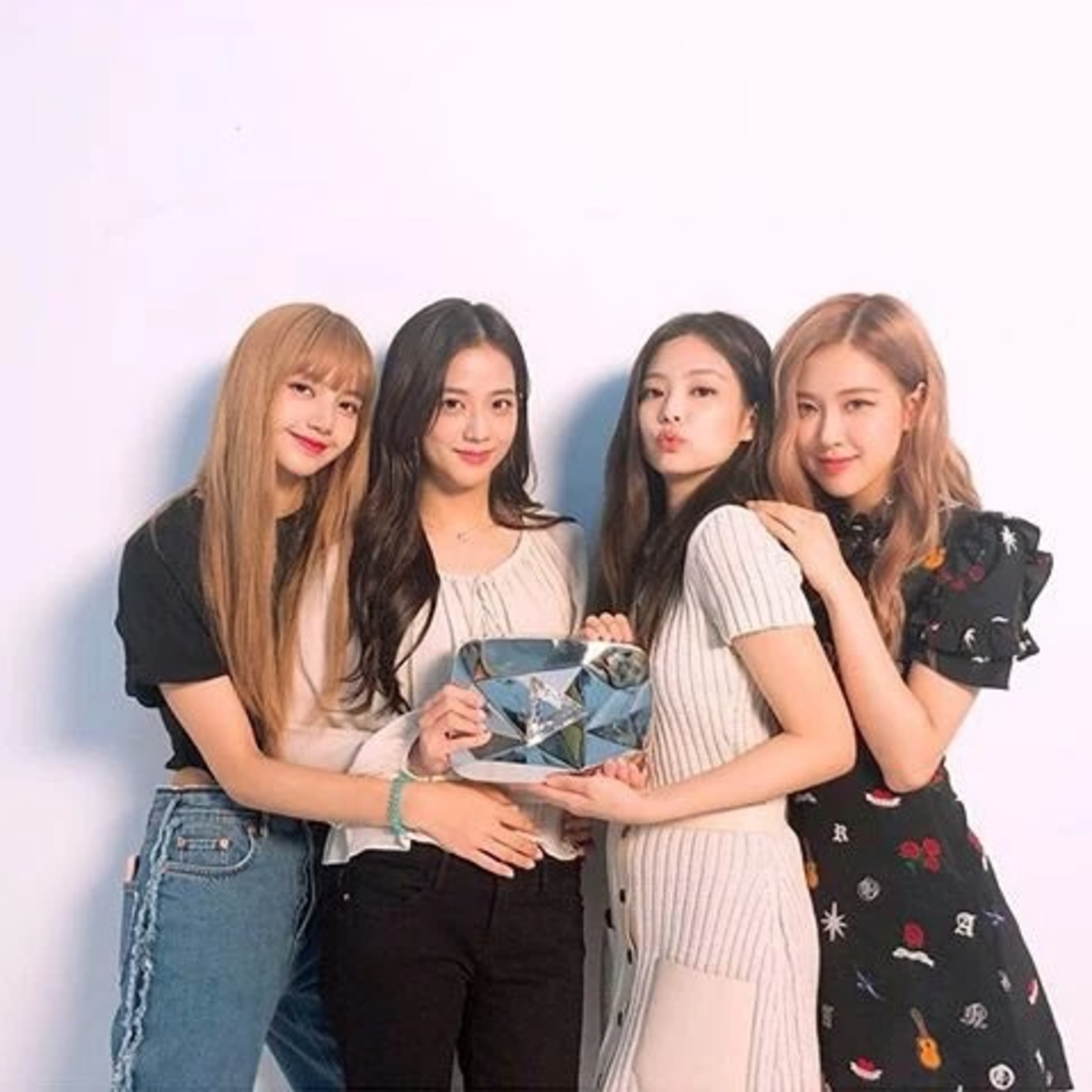 BLACKPINK có nguy cơ tan rã, loạt bằng chứng được chính fan đưa ra episode artwork