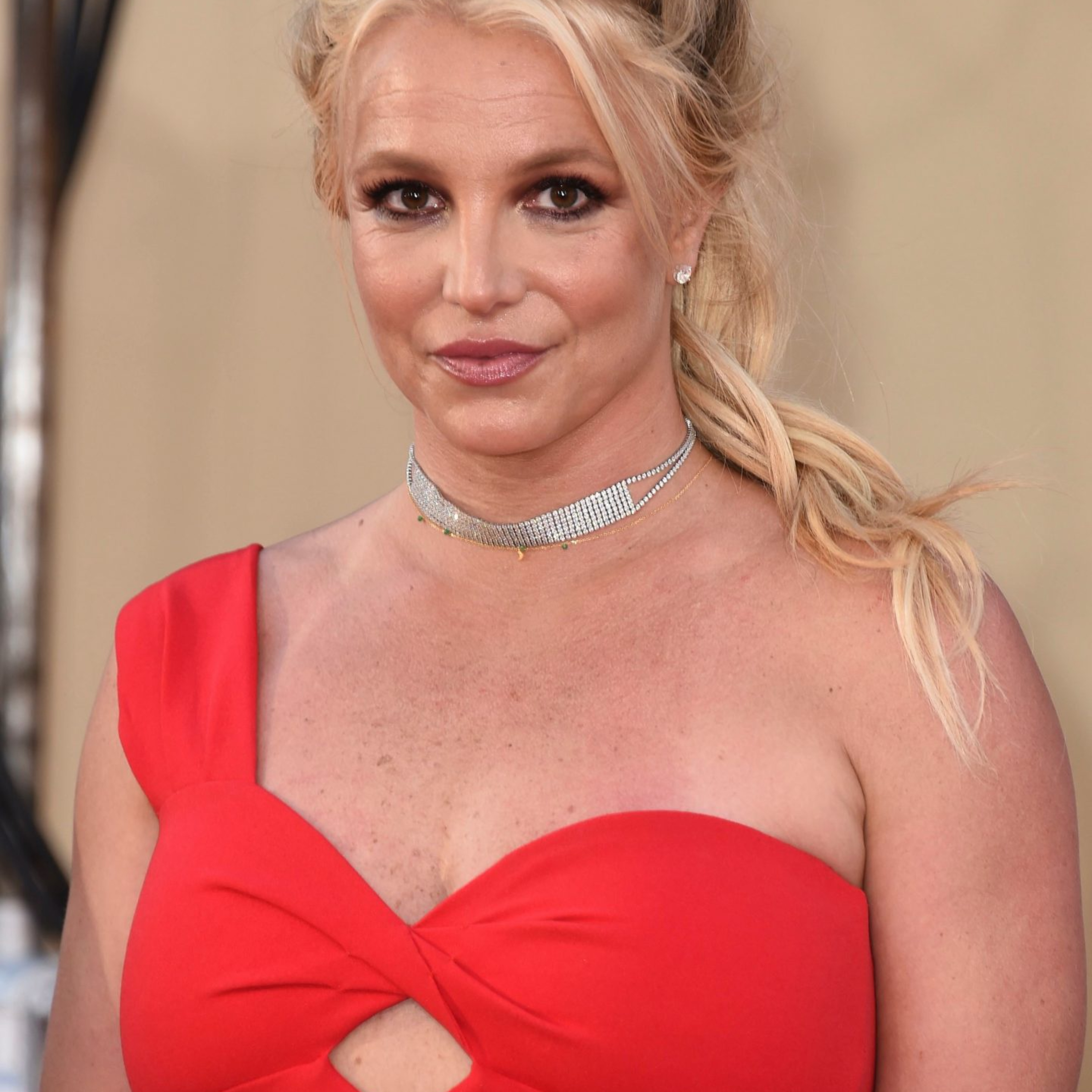 Britney Spears công khai đang mang thai ở tuổi 41 episode artwork