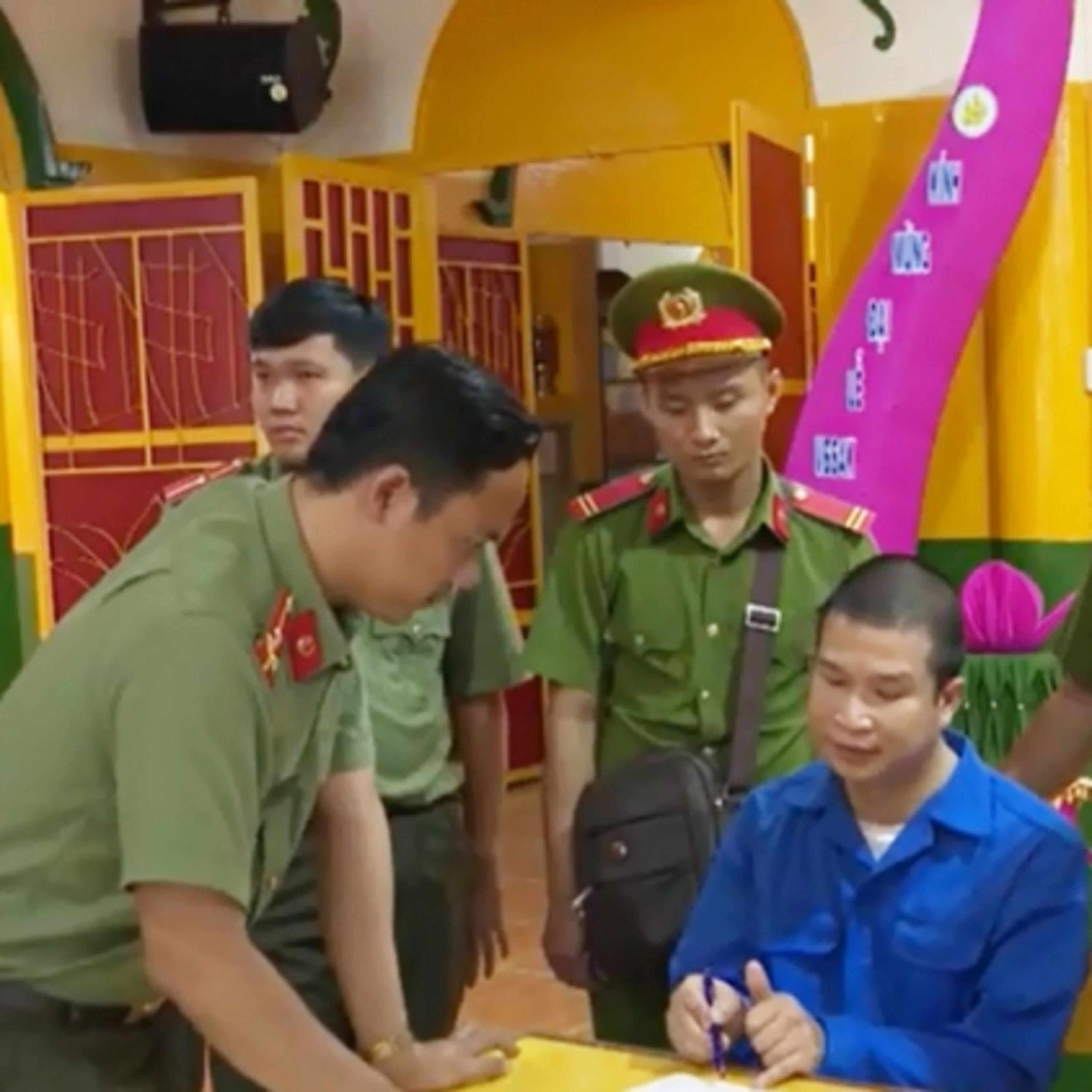 Vụ cựu trụ trì chùa ở Vĩnh Long giả bắt cóc lừa đảo hơn 77 tỷ: Bị đề nghị tù chung thân episode artwork