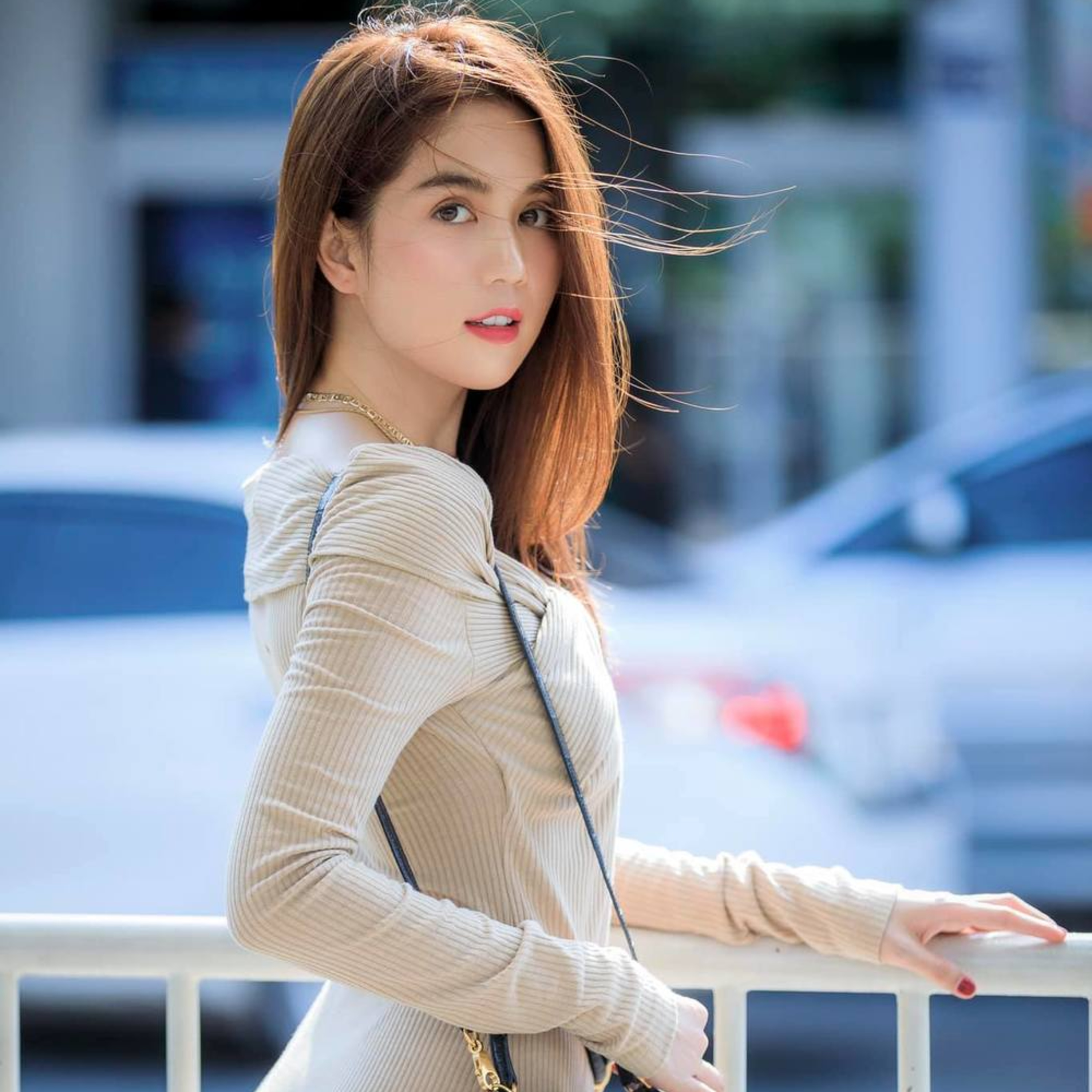 Ngọc Trinh muối mặt vì những lần bị bóc dùng đồ "fake": Từ gương trăm triệu đến váy áo giống Kendall episode artwork