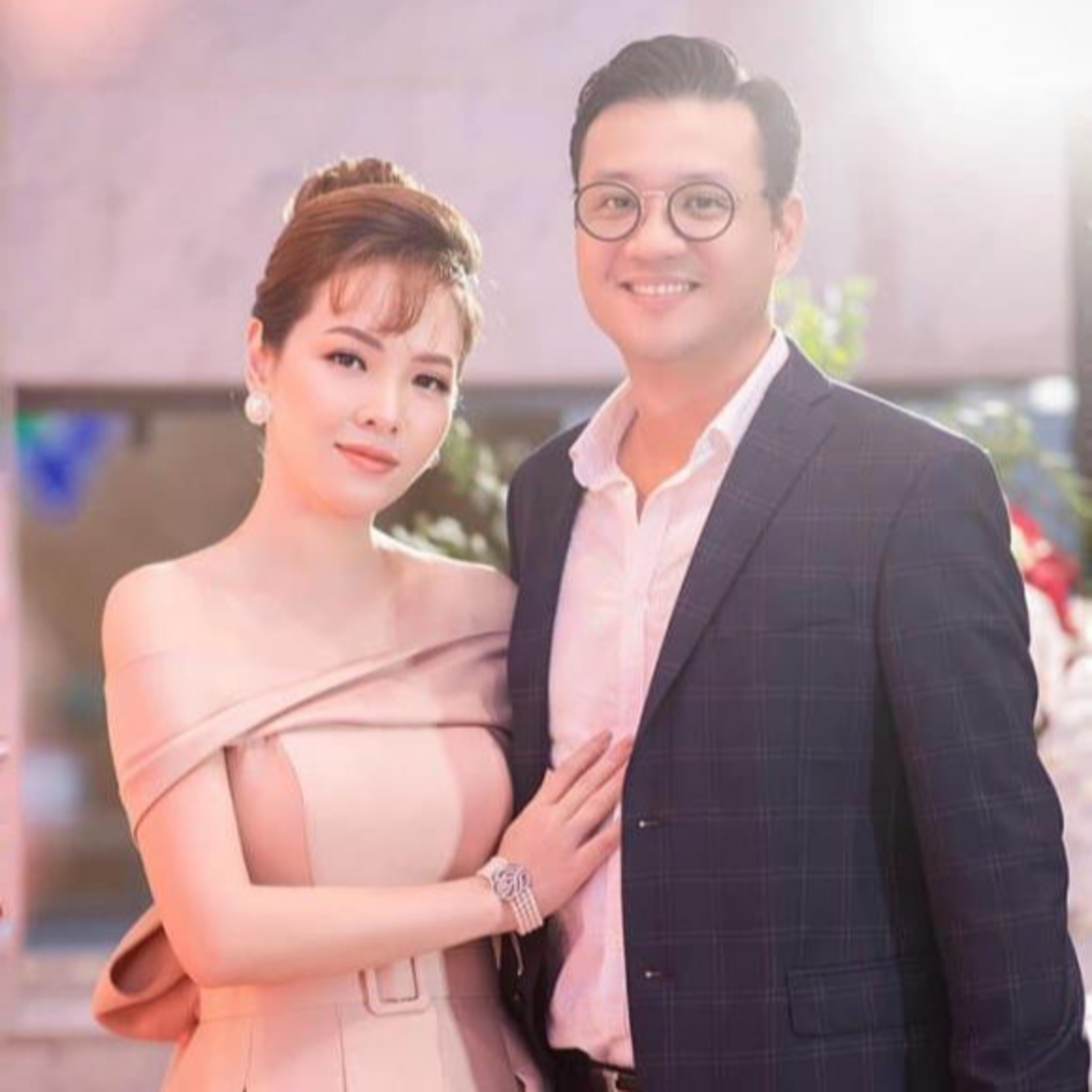 Đan Lê - ‘Cô gái thời tiết’ 1 lần đò và cuộc tình ‘như thơ’ bên người chồng giàu quyền lực episode artwork