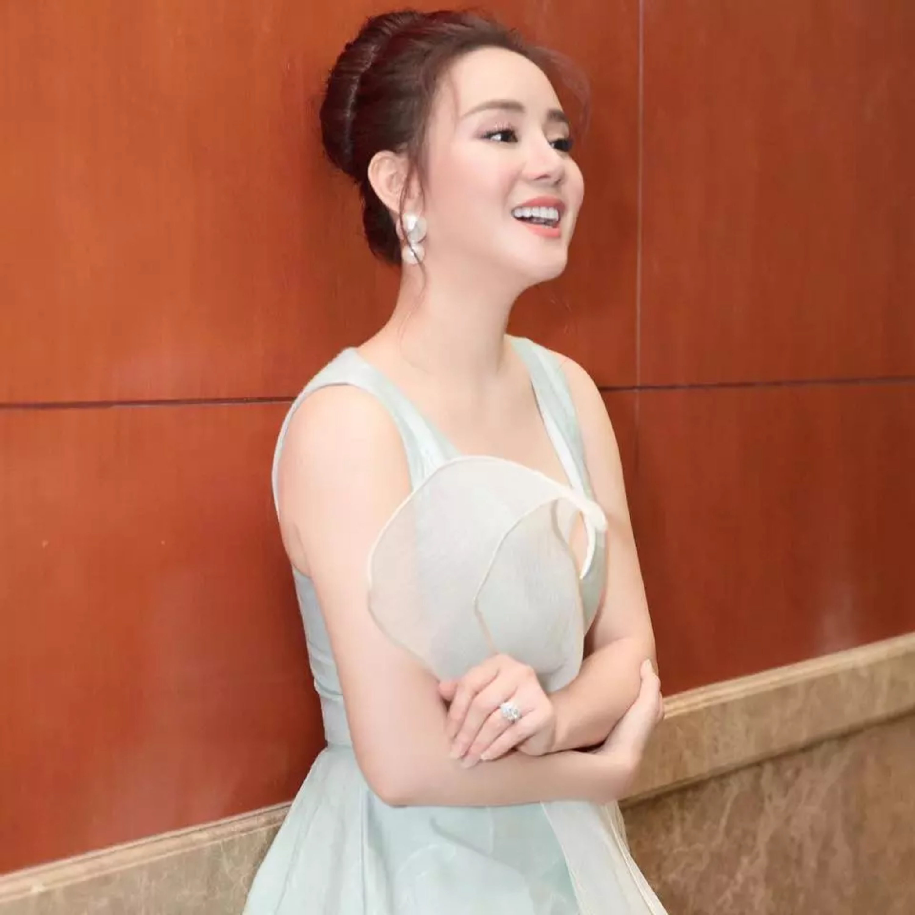 Vy Oanh gây hoang mang khi xoá fanpage, chuyện gì đã xảy ra thế này? episode artwork
