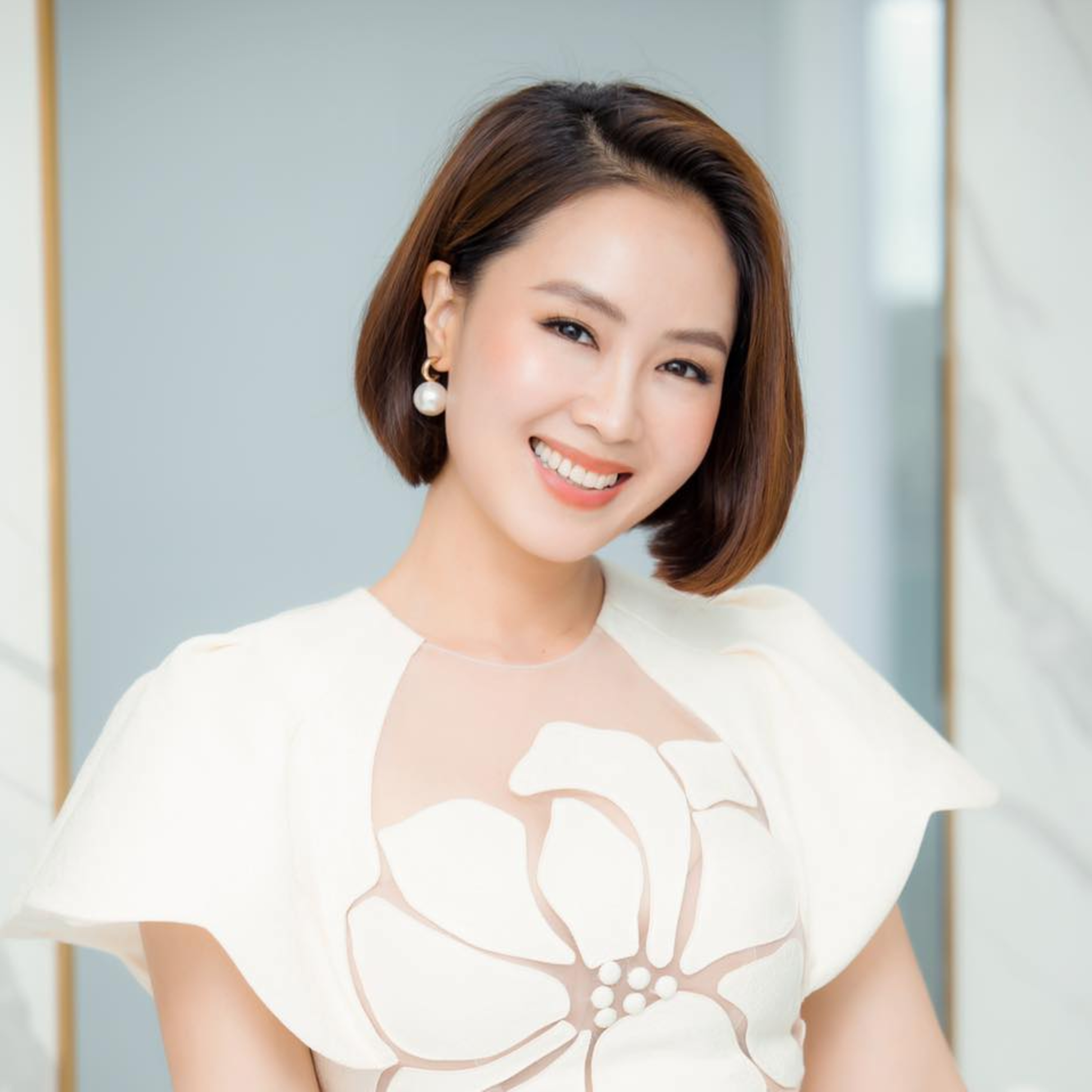 Hồng Diễm - Nữ diễn viên chuyên trị “vai khổ” và cuộc hôn nhân kín tiếng với chồng doanh nhân episode artwork