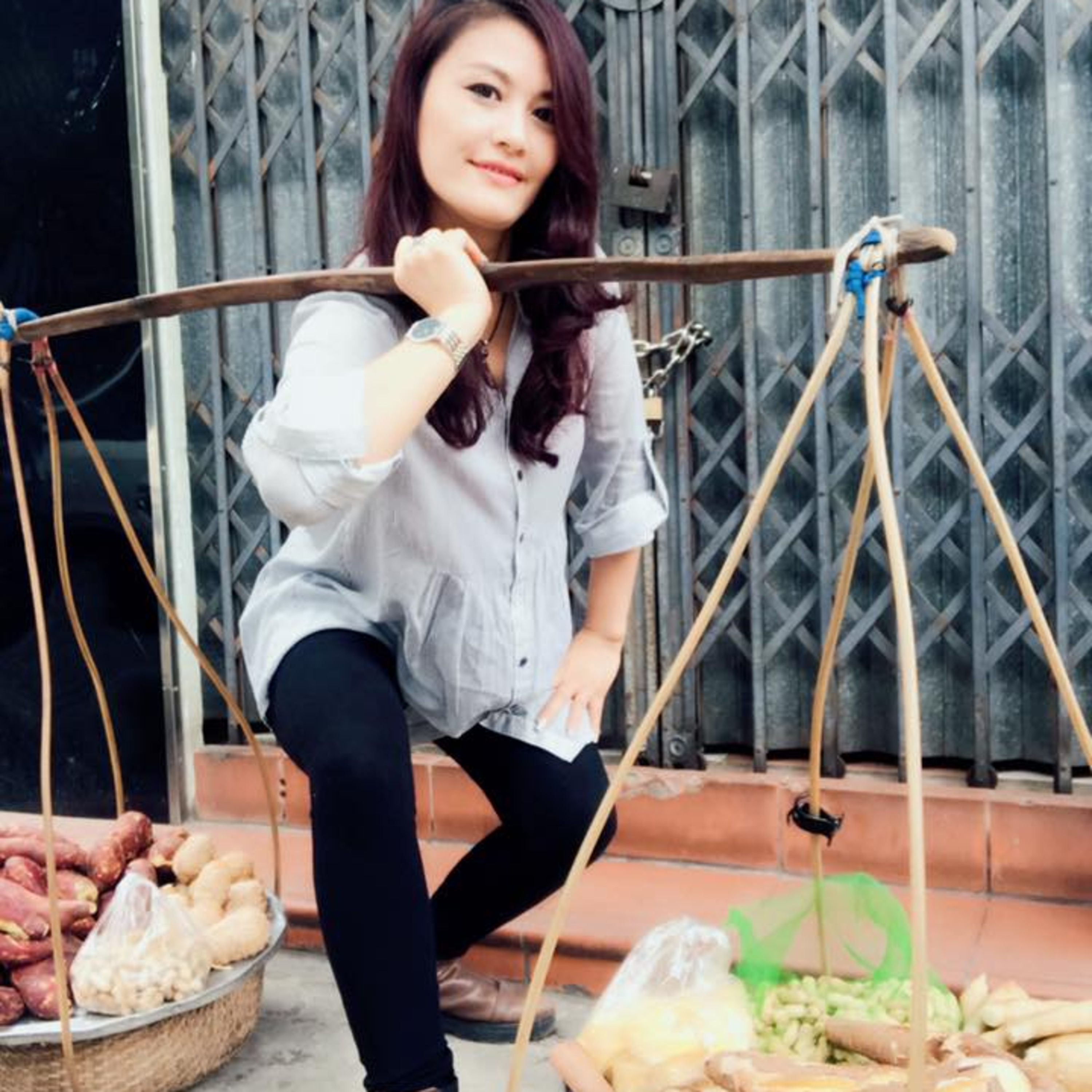 Hoa Thúy: 18 tuổi yêu Tùng Dương bất chấp đúng sai và cuộc sống sau khi ly hôn chồng 2  episode artwork