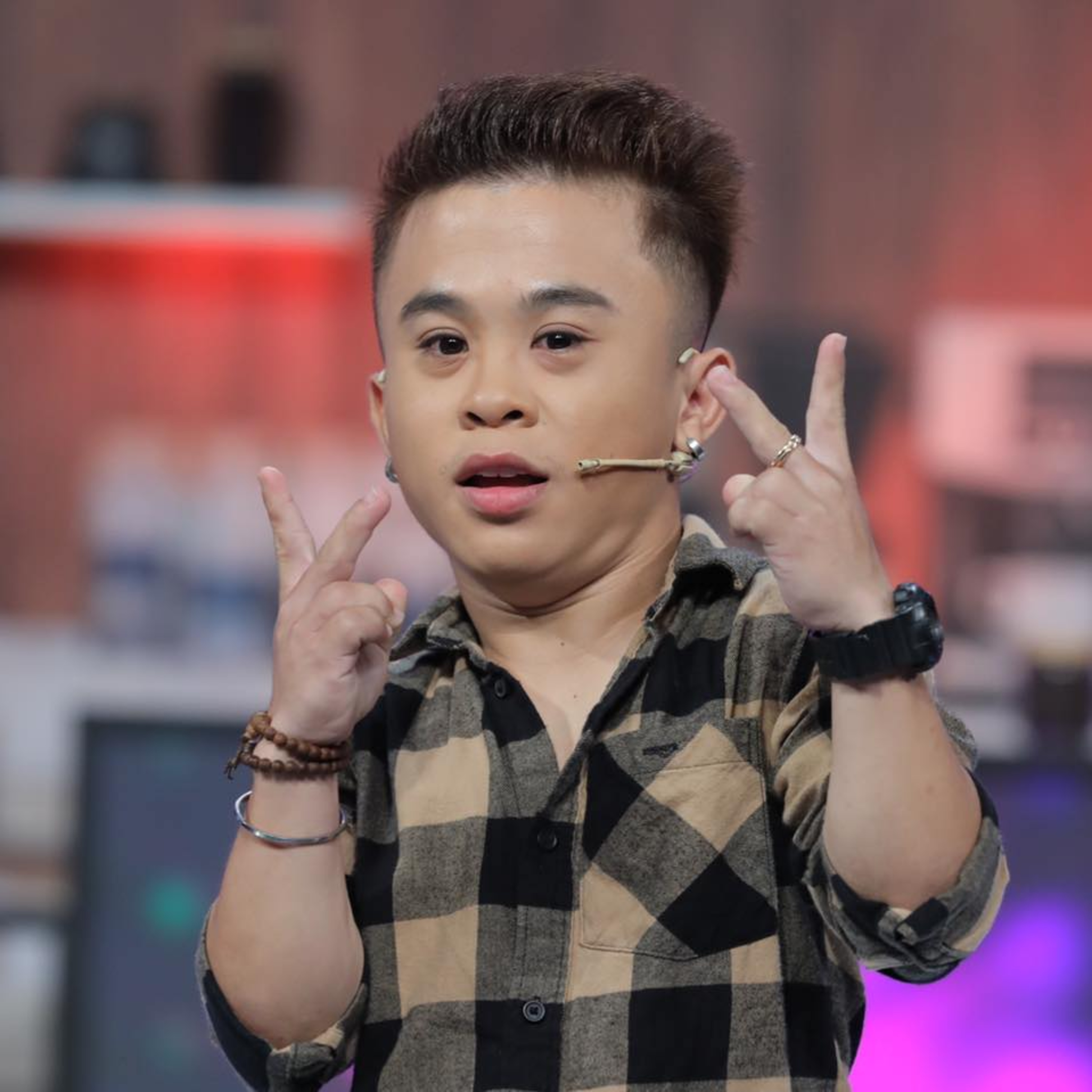 Chàng lùn Xuân Tiến có động thái "dứt tình" trước tin đồn chia tay bồ thứ 4  episode artwork