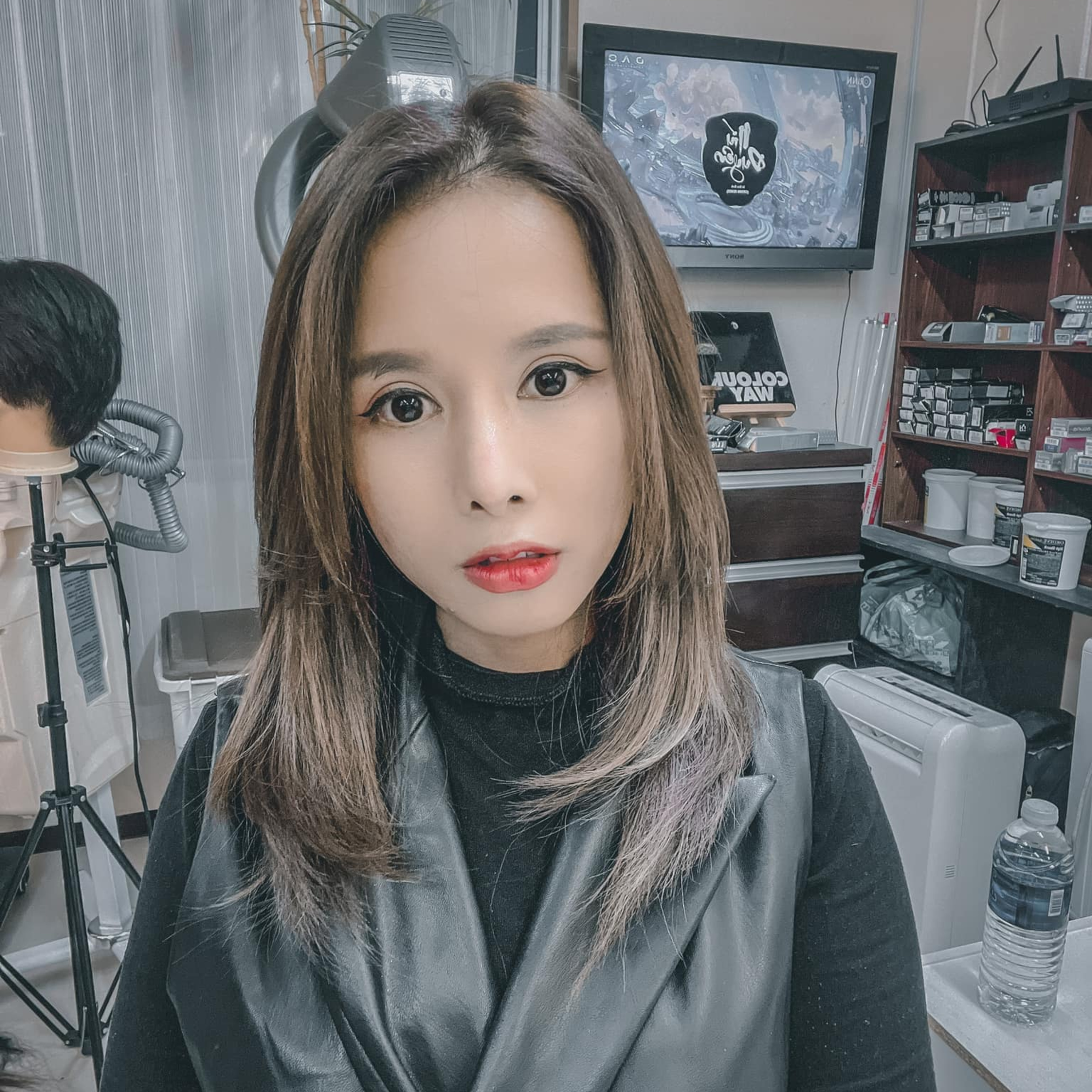 Bà Nhân Vlog lột đồ trên sóng, phản ứng của chồng Nhật gây ngỡ ngàng episode artwork