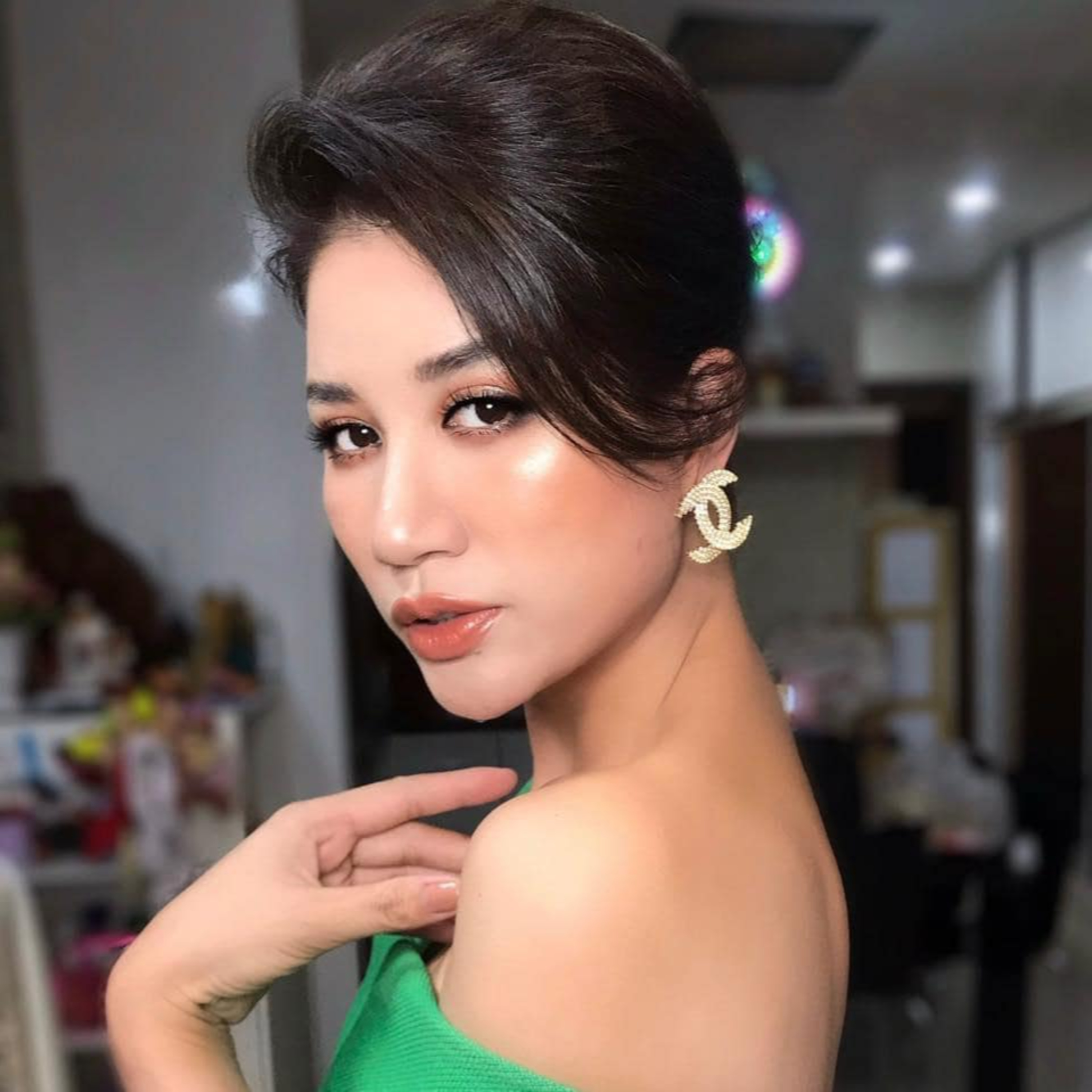 Trang Trần tới góp vui khi quá khứ “oanh liệt” của bà Phương Hằng bị phơi bày episode artwork