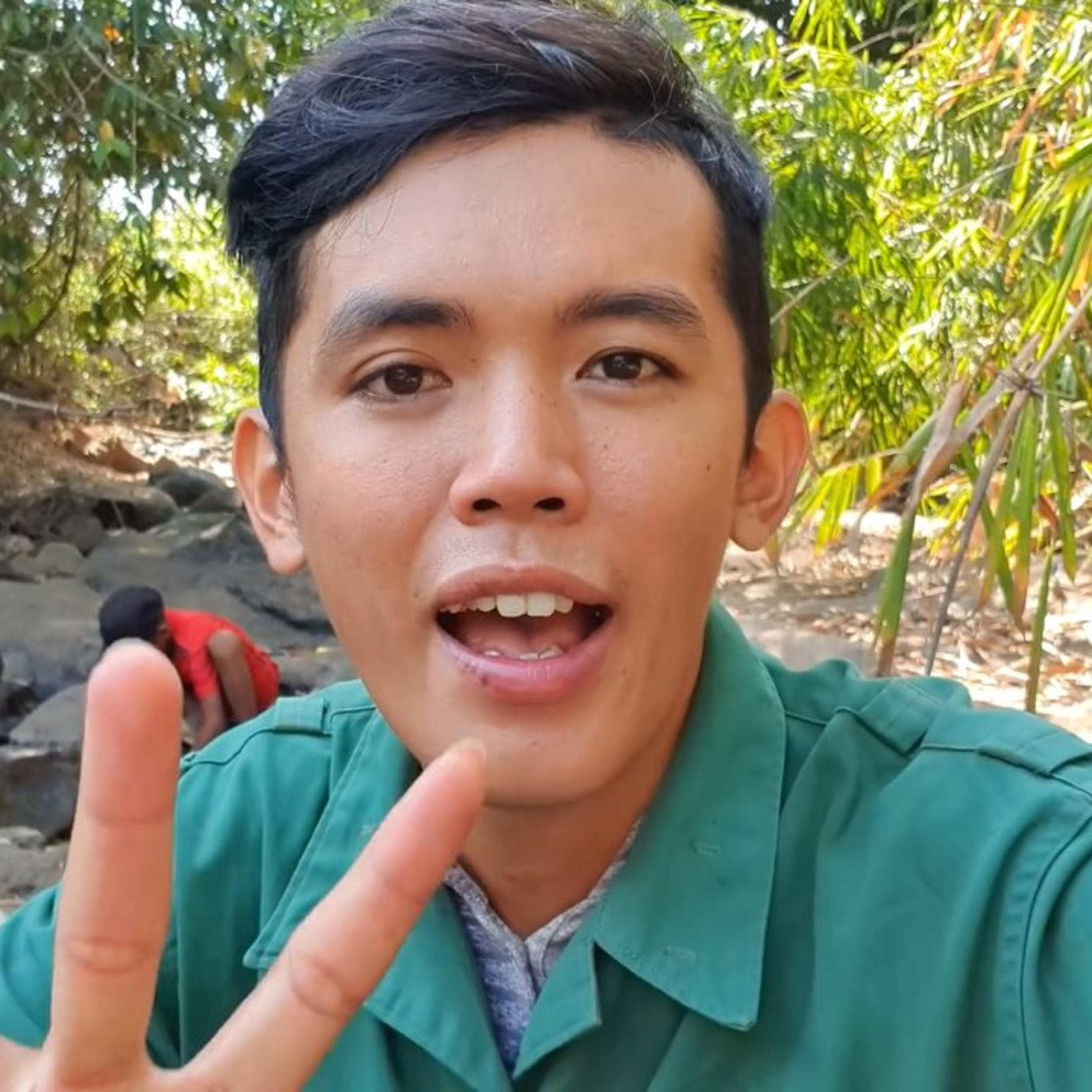 Sang Vlog để ngoài tai khi bị nói giả nghèo, chỉ chăm giúp em nhỏ trong team xây nhà episode artwork