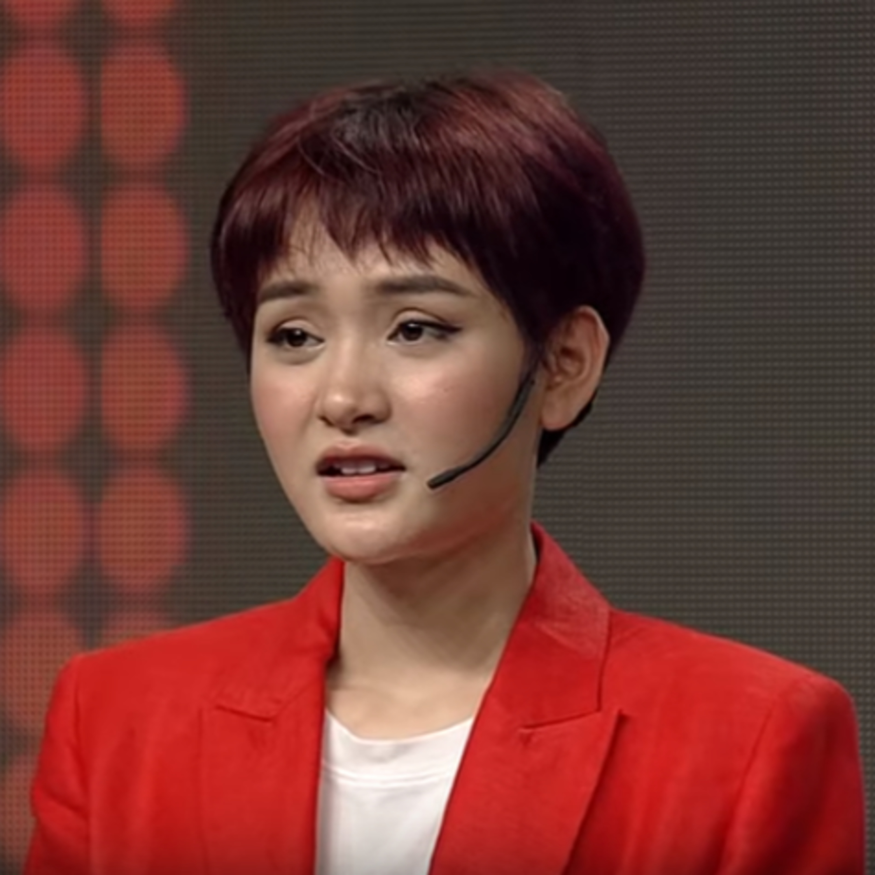 Hiền Hồ đang làm gì sau 1 tháng nổ ra drama 'anh em nương tựa'? episode artwork