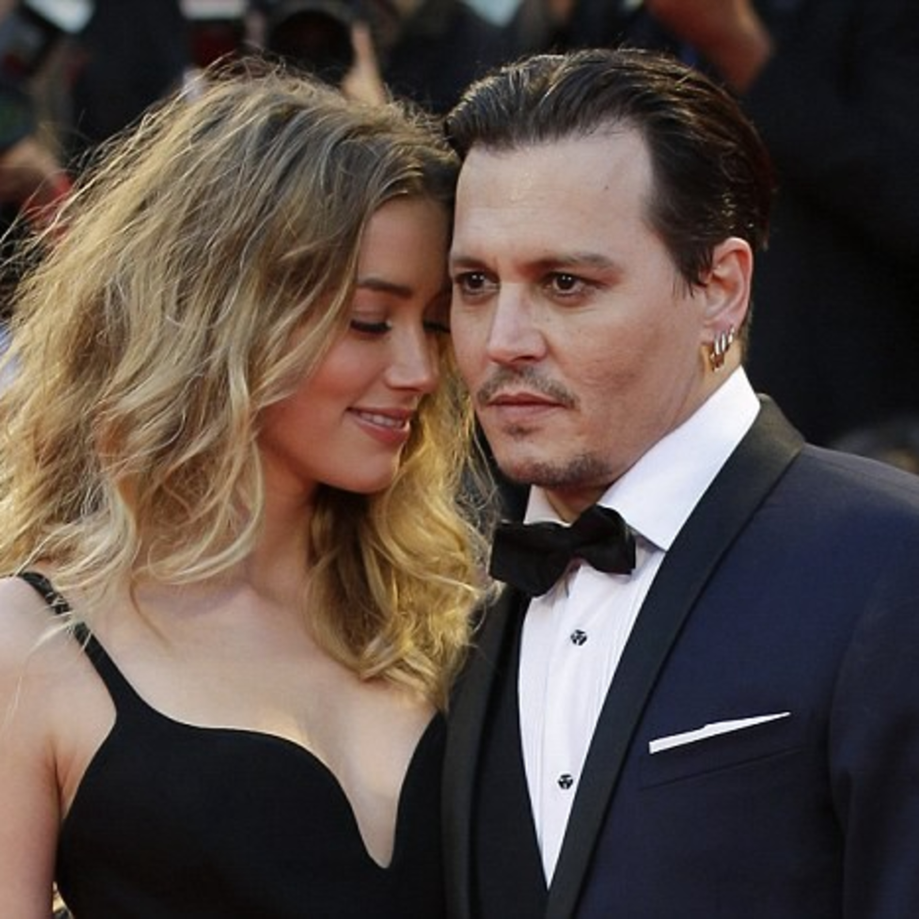 Johnny Depp và Amber Heard: Bạn thân của cặp đôi tai tiếng đồng loạt bị đuổi khỏi tòa episode artwork