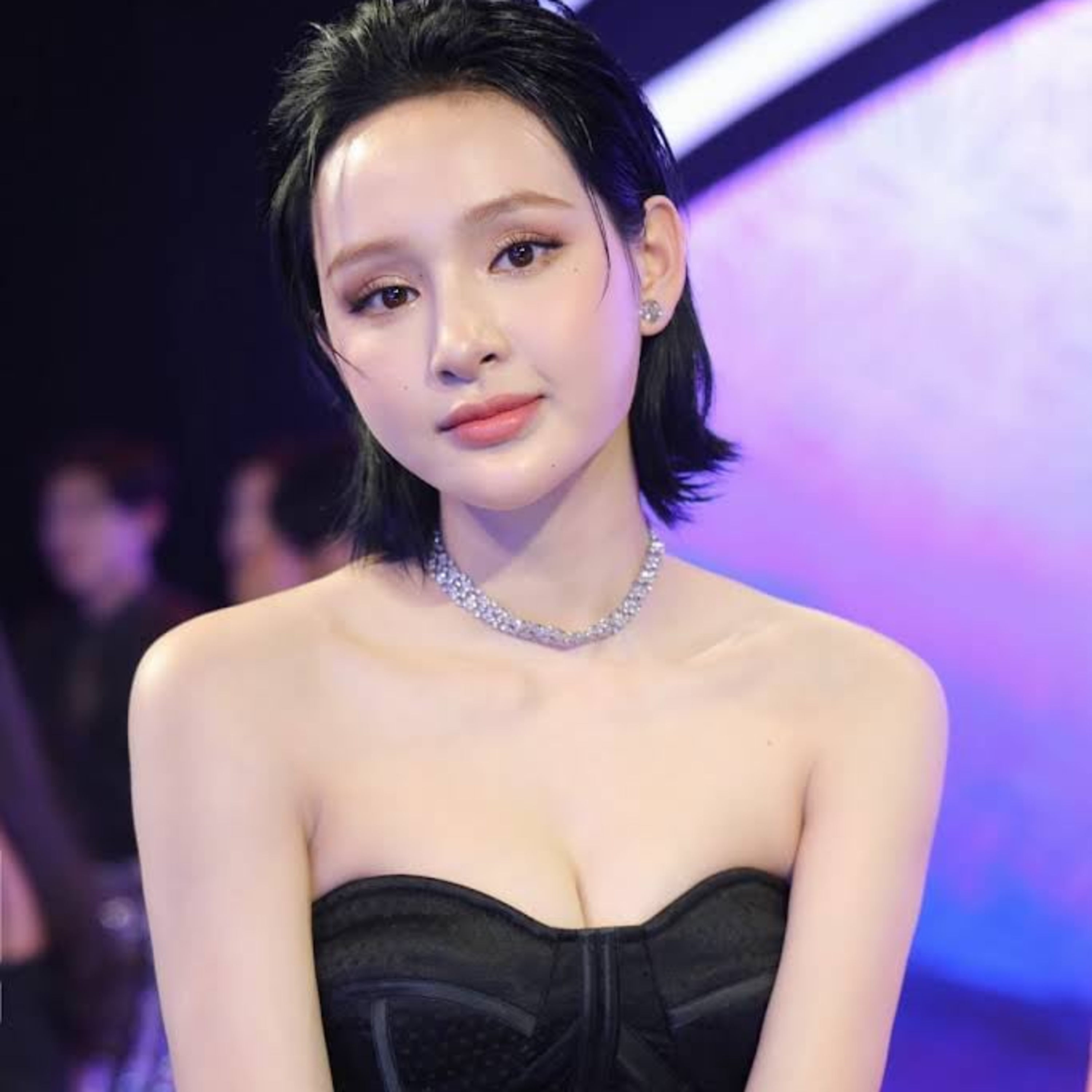 Hiền Hồ còn cơ hội tái xuất showbiz sau khi công khai xin lỗi vì ồn ào “anh em nương tựa” hay không? episode artwork