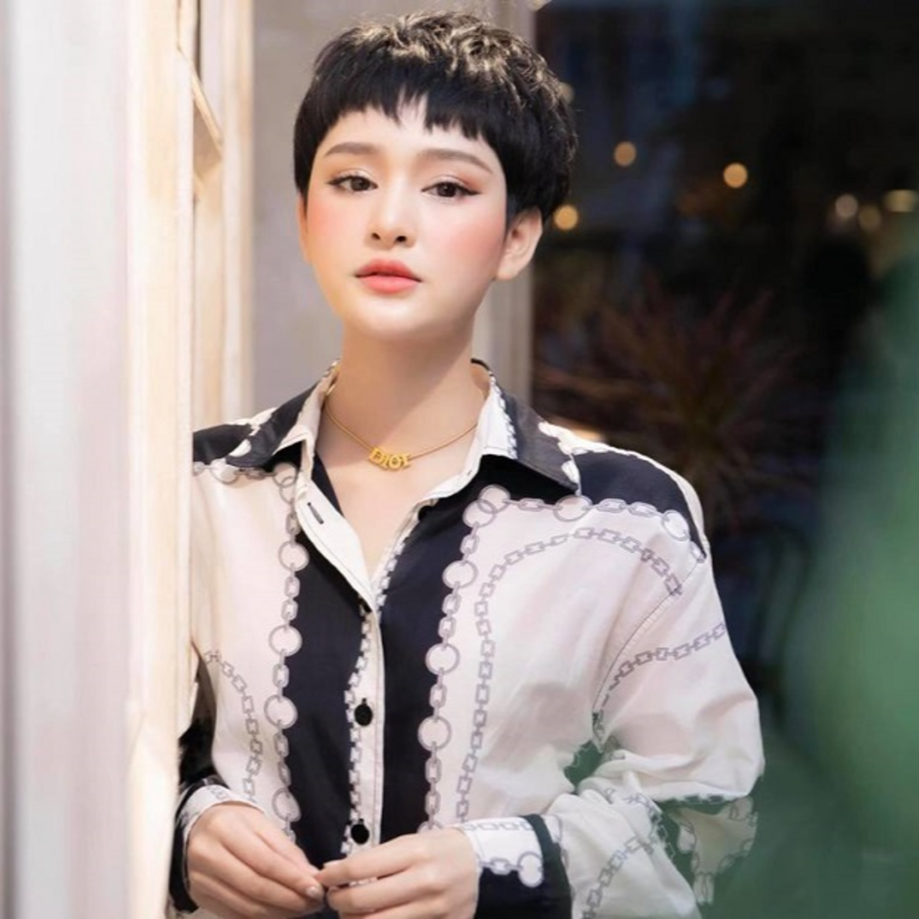 Hiền Hồ công khai xin lỗi sau bê bối “anh họ nương tựa”, Hồ Ngọc Hà bất ngờ bị netizen réo tên  episode artwork