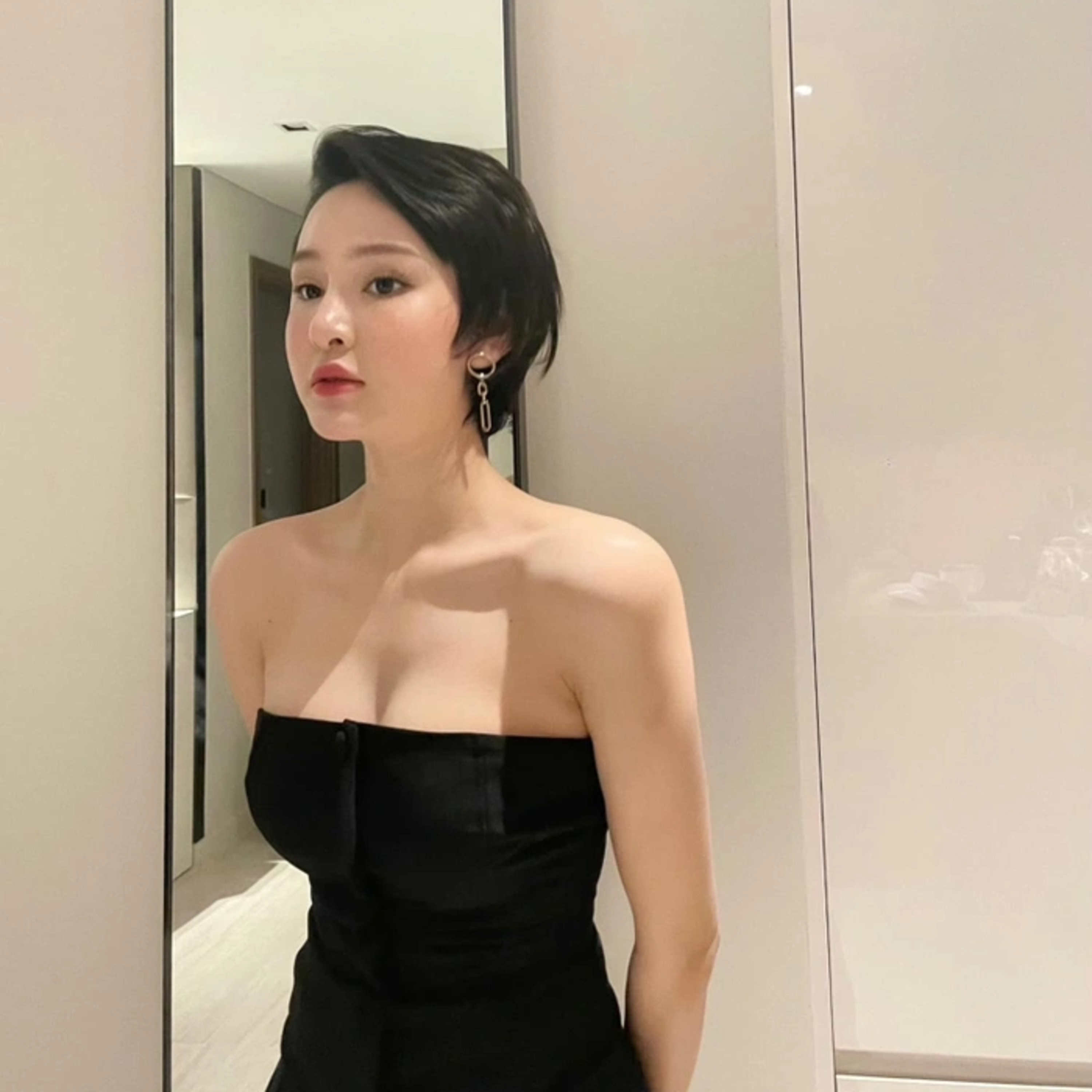 Hội anti Hiền Hồ bất ngờ 'quay xe' sau tâm thư đẫm nước mắt, lại sắp có đơn xin làm fan? episode artwork