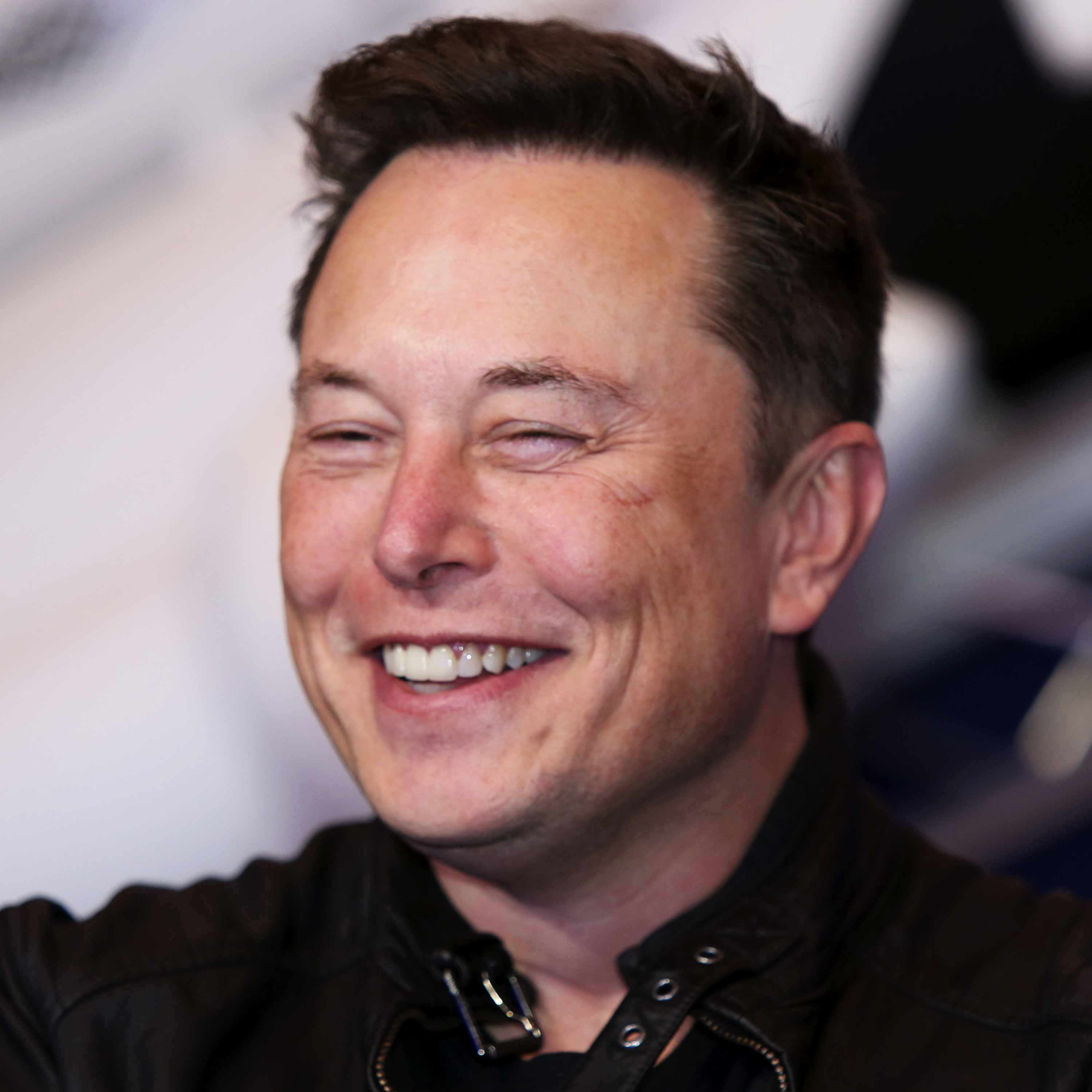 Elon Musk - tỷ phú giàu nhất thế giới chuyên ngủ nhờ nhà bạn, sống "khổ" tới khó tin episode artwork