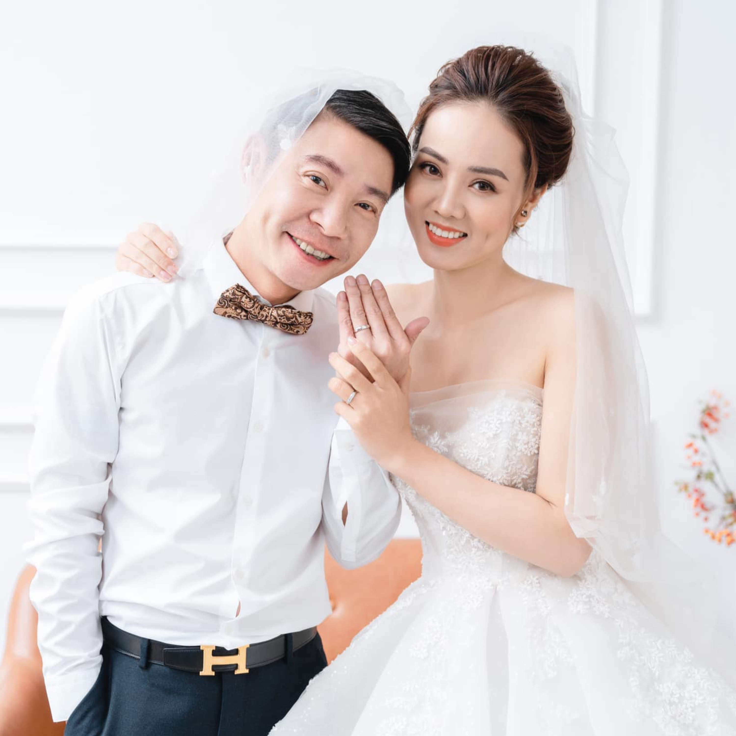 Vợ Công Lý liên tục gây hoang mang với những bài đăng ẩn ý: ‘Thương anh vì toàn gặp kẻ nhẫn tâm’ episode artwork