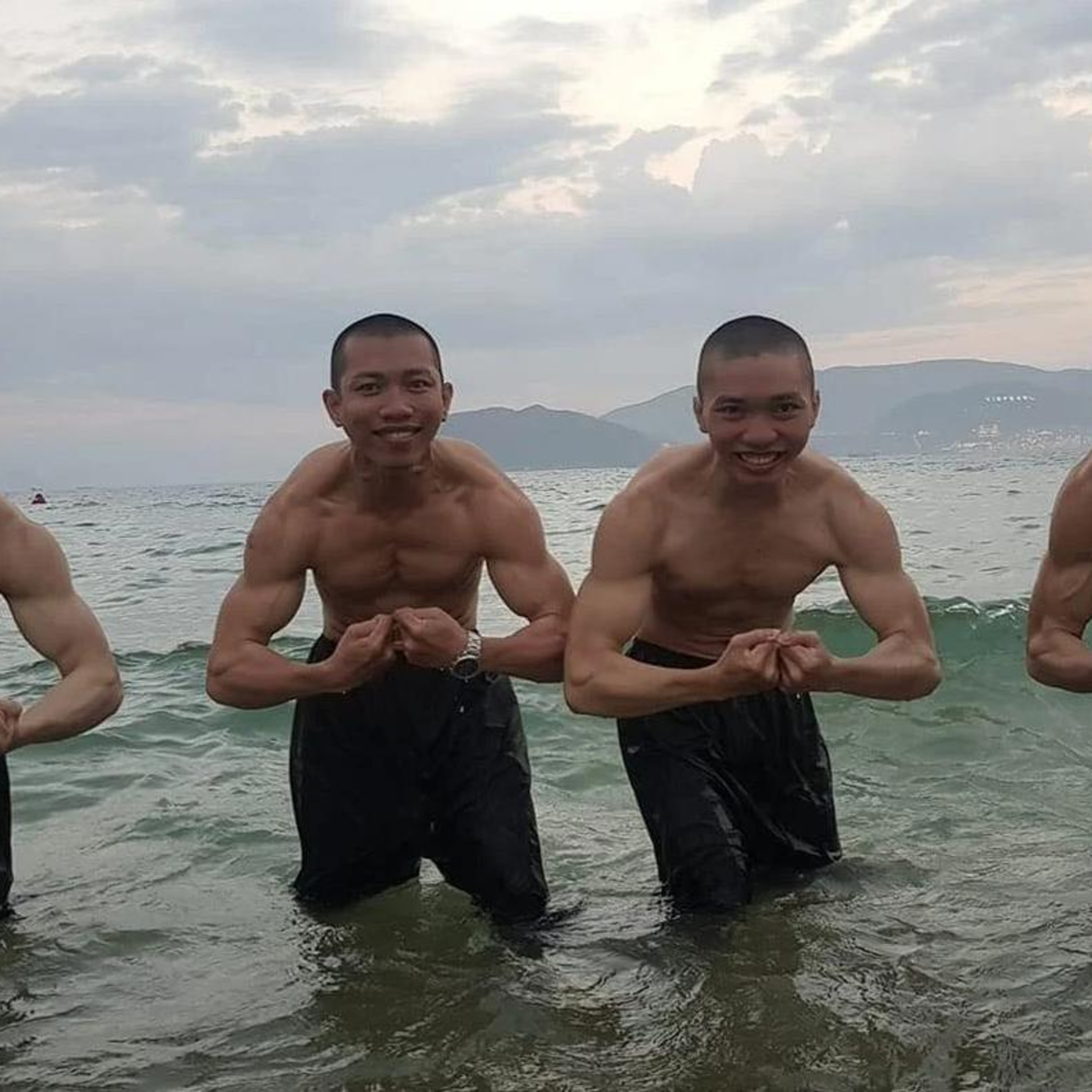 Tịnh Thất Bồng Lai nguy cơ “bóc lịch”, đồ đệ Lê Tùng Vân ở ngoài vui vẻ tập tạ, khoe body 6 múi episode artwork