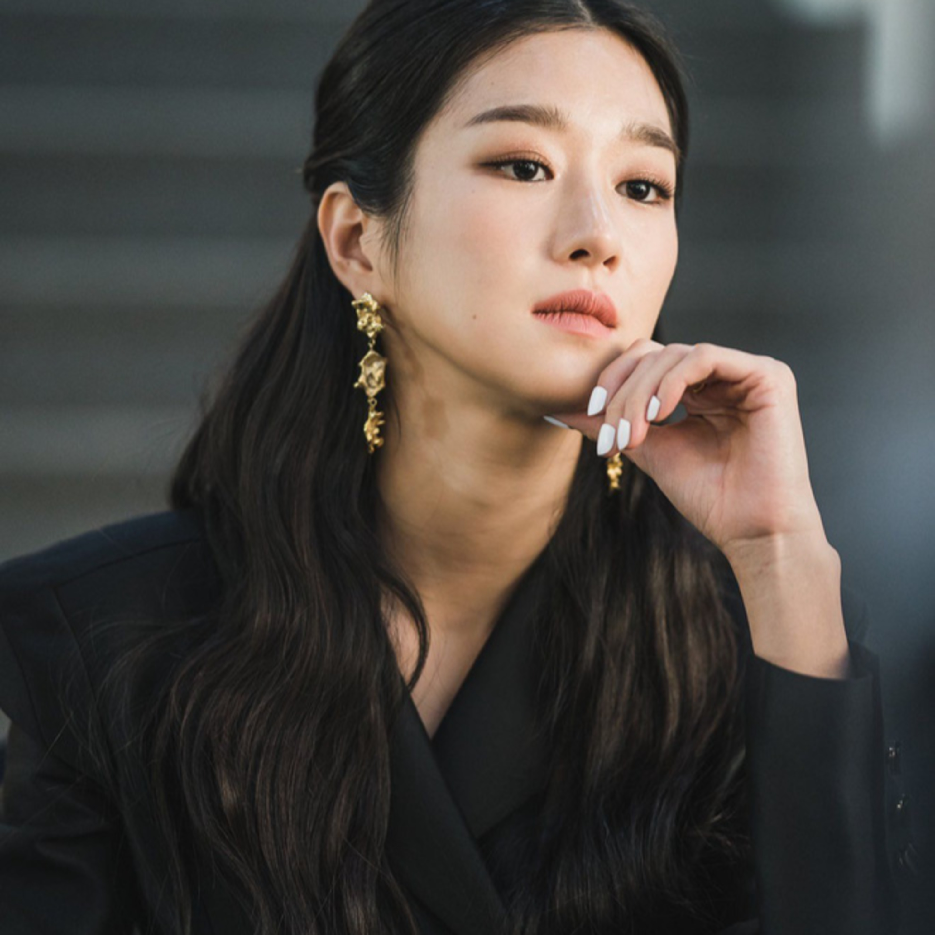 Seo Ye Ji mất tích 1 năm, Seungri (Bigbang) quỳ gối xin lỗi vì bê bối đời tư vẫn không được tha thứ episode artwork