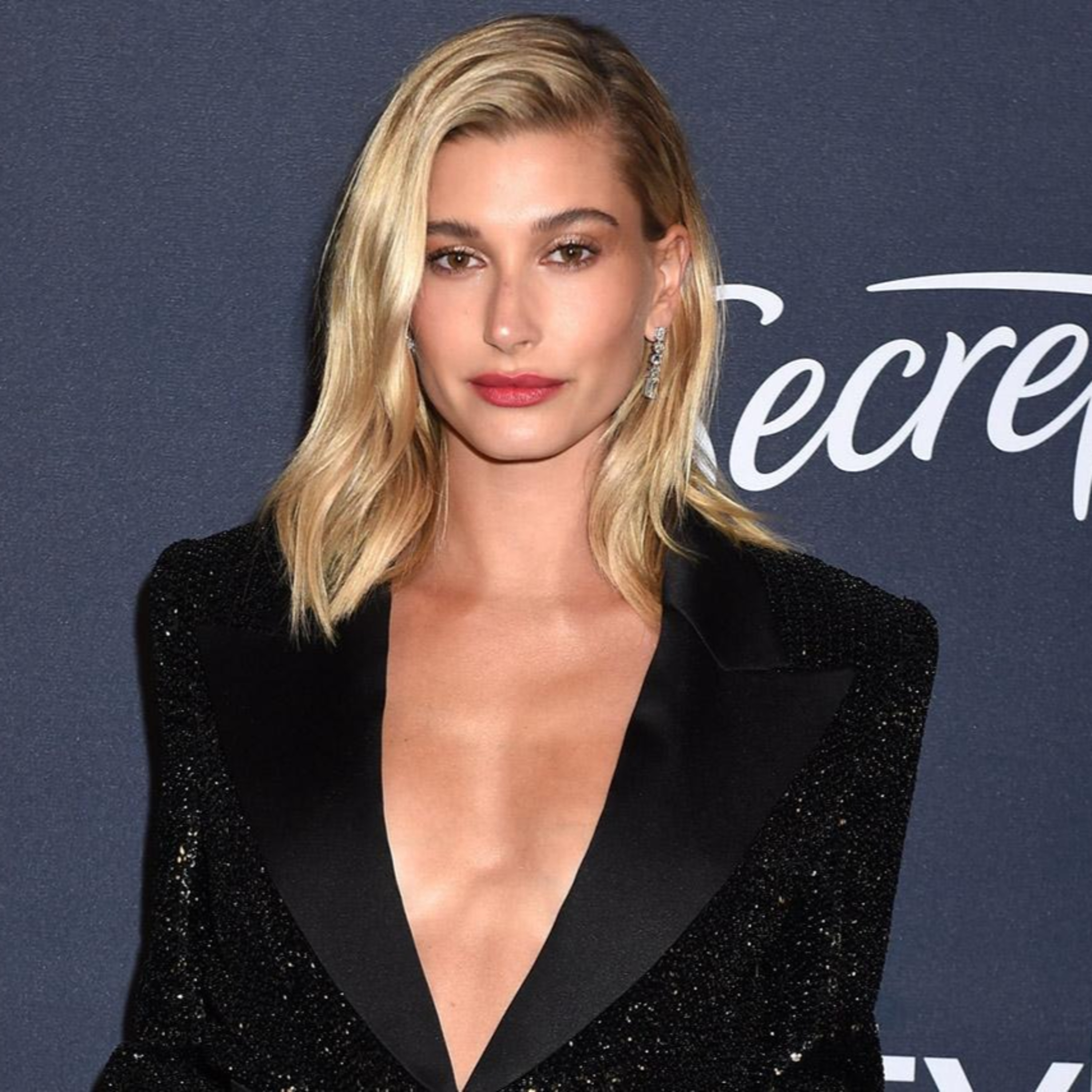 Hailey Bieber lần đầu thú nhận bí mật thầm kín khiến fan không khỏi đau lòng episode artwork