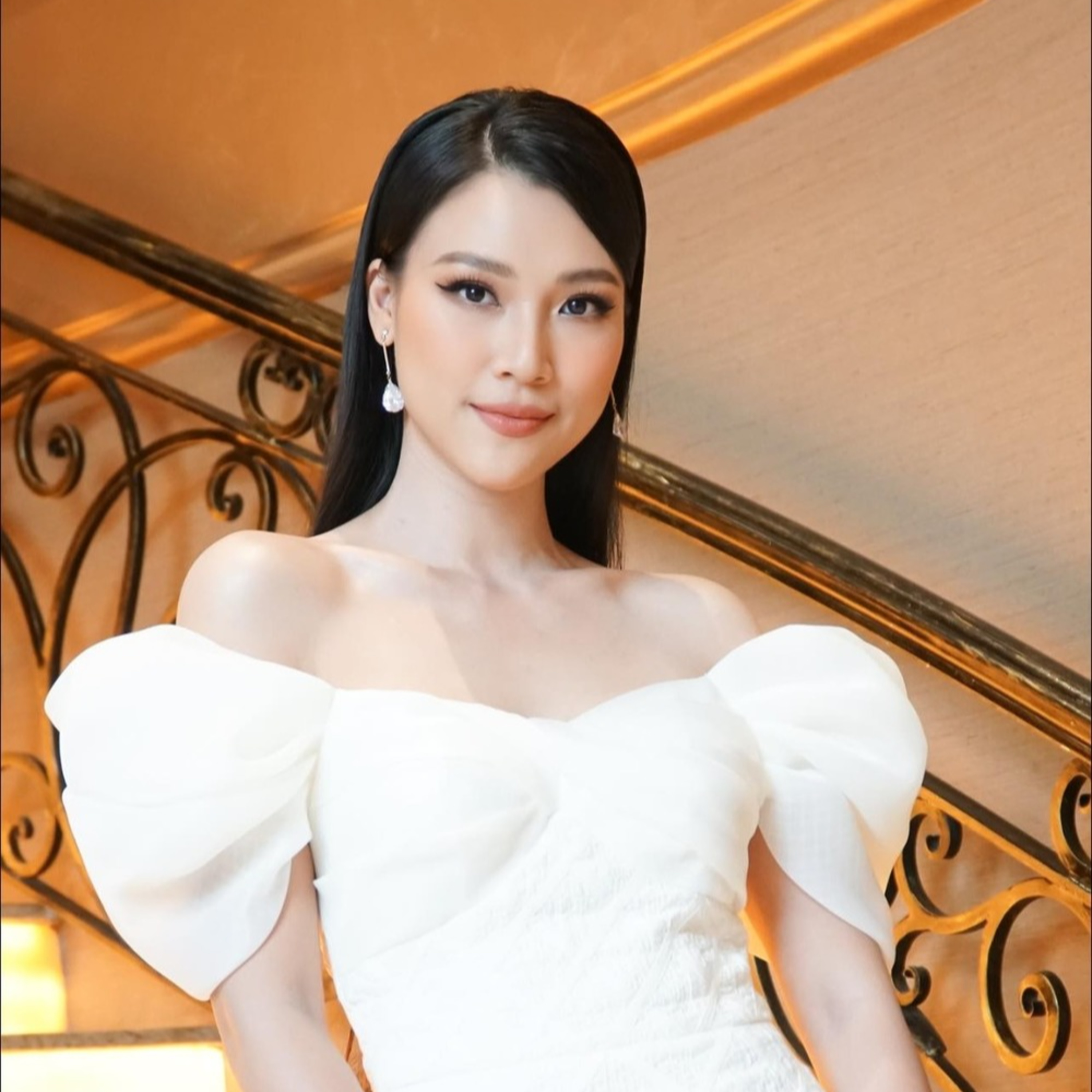 Hoàng Oanh nóng bỏng, “chặt chém” dàn mỹ nhân hậu ly hôn chồng Tây episode artwork