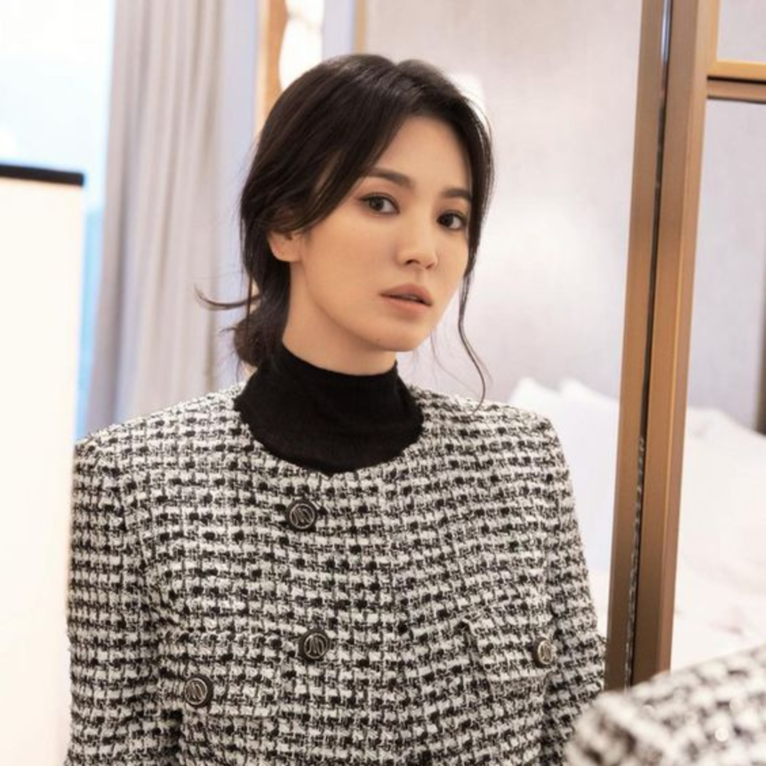 Song Hye Kyo lại bị đồn hẹn hò với trai trẻ kém 10 tuổi chỉ qua một hành động  episode artwork