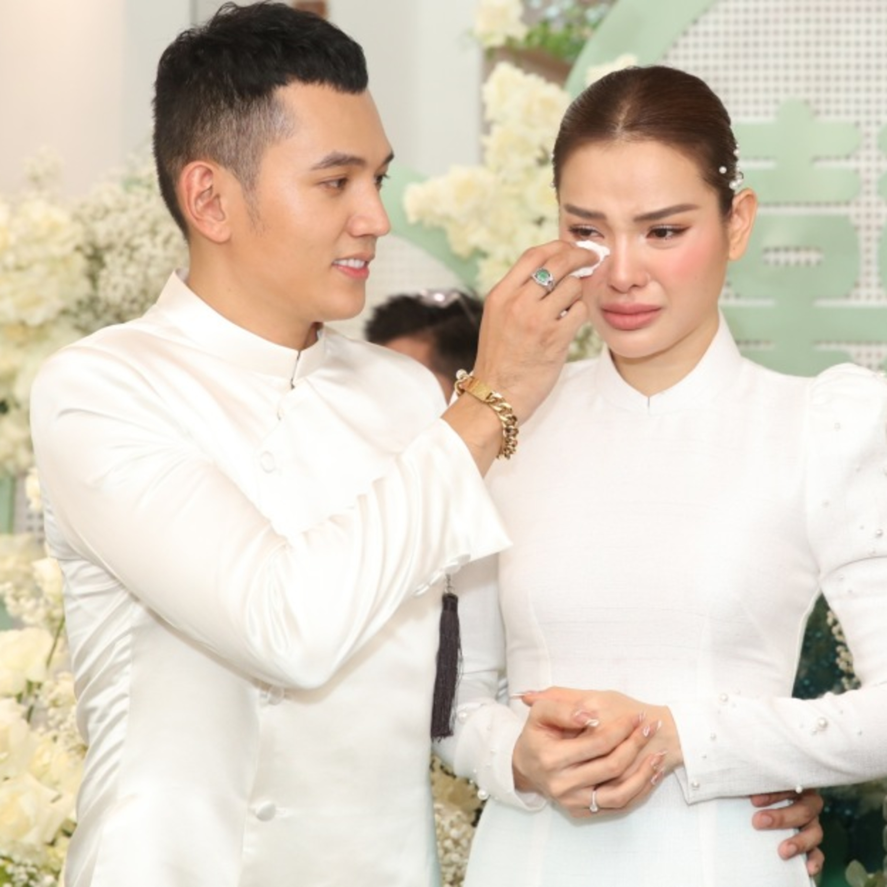 Đám cưới Jolie Phương Trinh xuất hiện bạn thân chơi lớn tặng quà sương sương 700 triệu! episode artwork