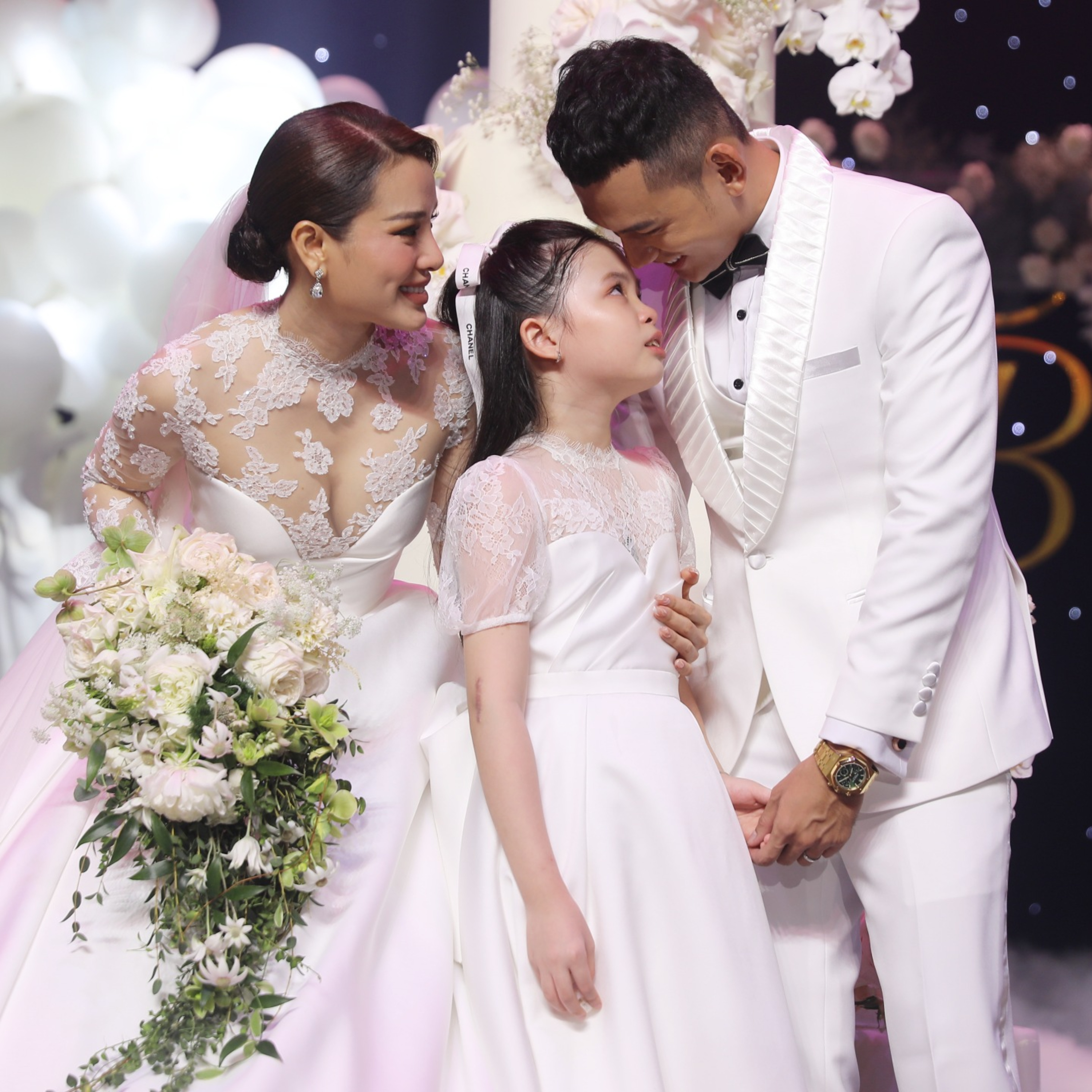 Phương Trinh Jolie lần đầu công khai con gái tại đám cưới episode artwork