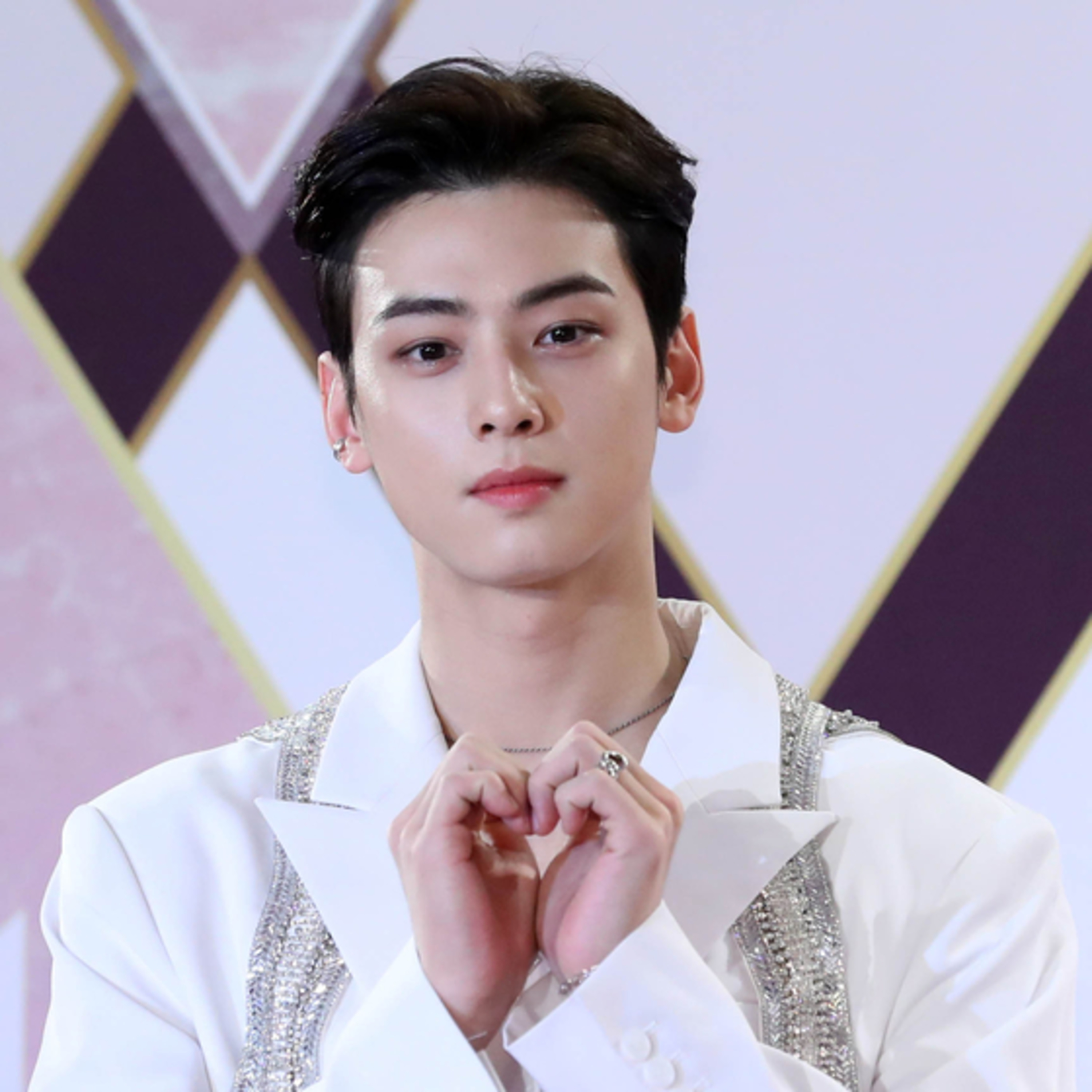 Cha Eun Woo, RM (BTS) và loạt sao Hàn không chỉ đẹp mà còn có IQ cao tầm cỡ thiên tài episode artwork