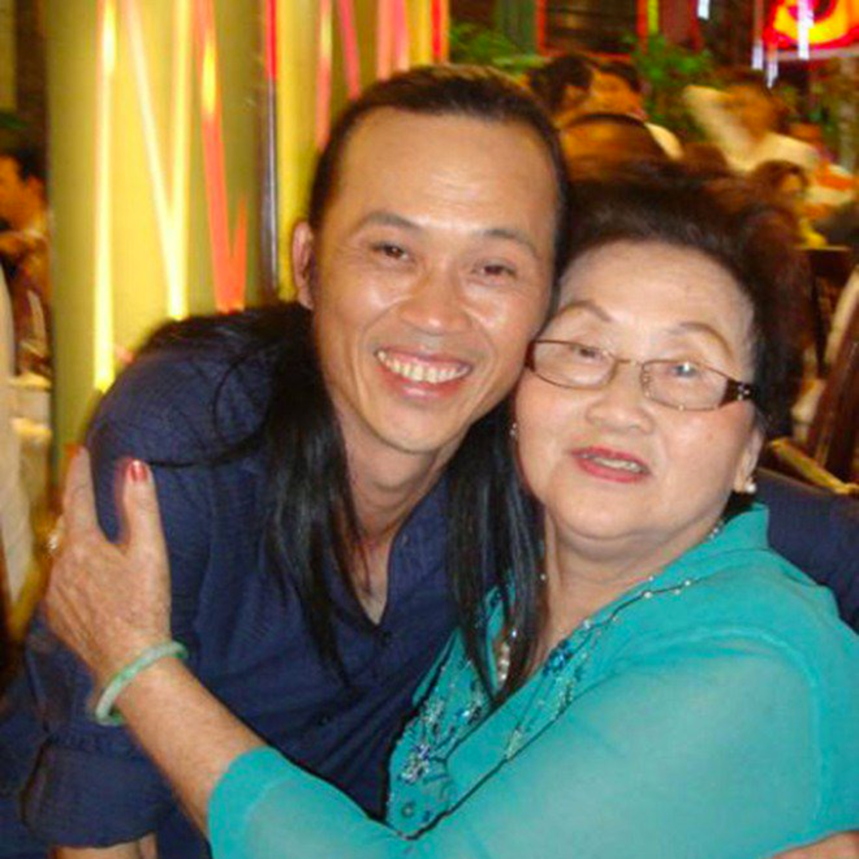 Bà Lệ Phương - người mẹ kín tiếng đầy quyền lực của danh hài Hoài Linh episode artwork