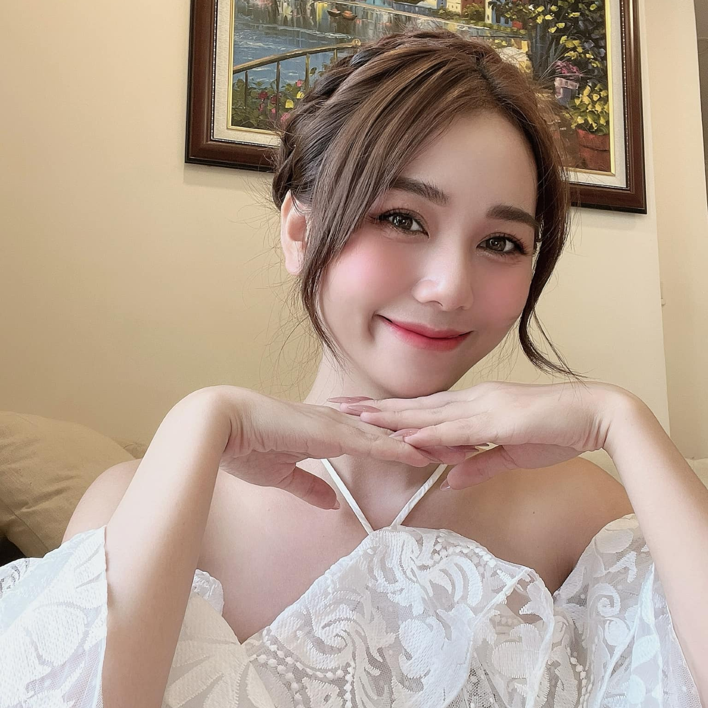Mỹ nhân TikTok Hoàng Kim Chi bị tung clip "quay lén", nhan sắc thật gây tranh cãi  episode artwork