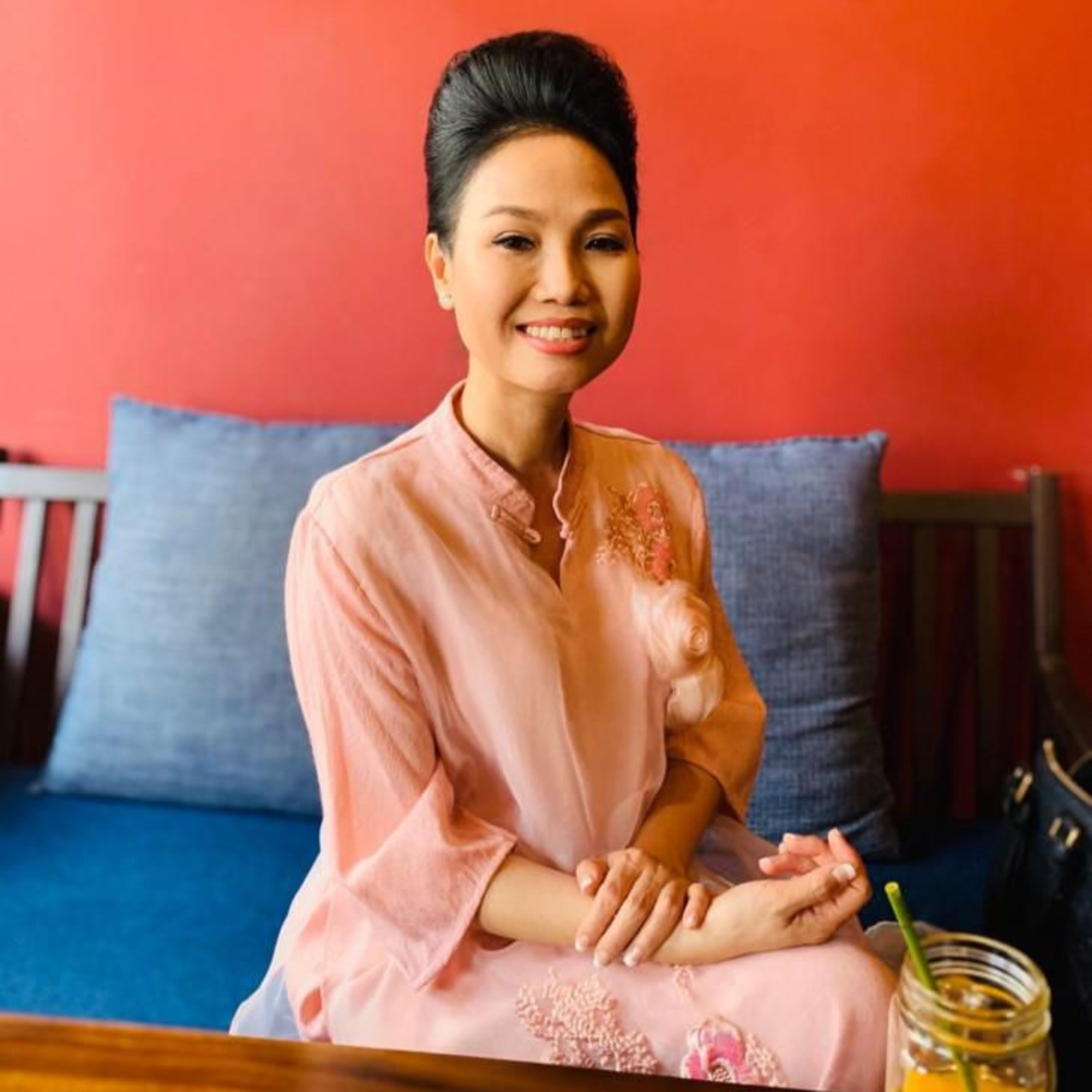 Thùy Trang: Đang đỉnh cao thì mắc bệnh lạ, bị đồn qua đời vì thẩm mỹ, tai biến, U50 viên mãn episode artwork