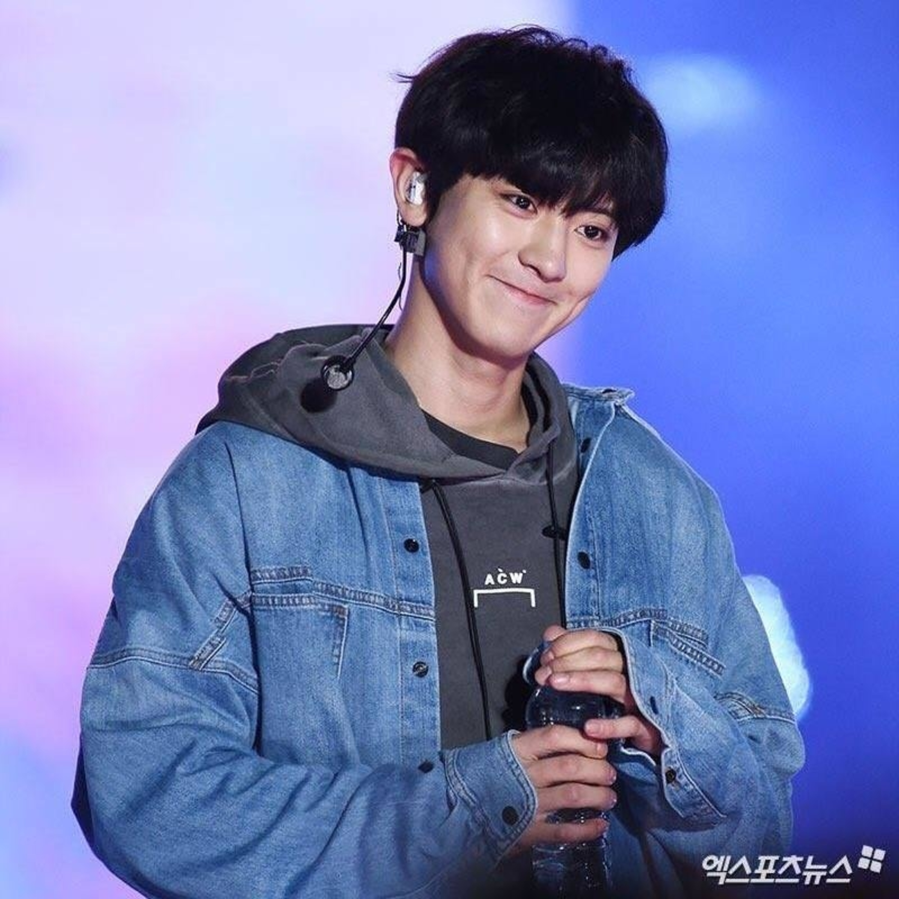 Chanyeol (EXO) tiếp tục dính phốt, bị nghi giơ "ngón tay thối" vào mặt phái nữ episode artwork