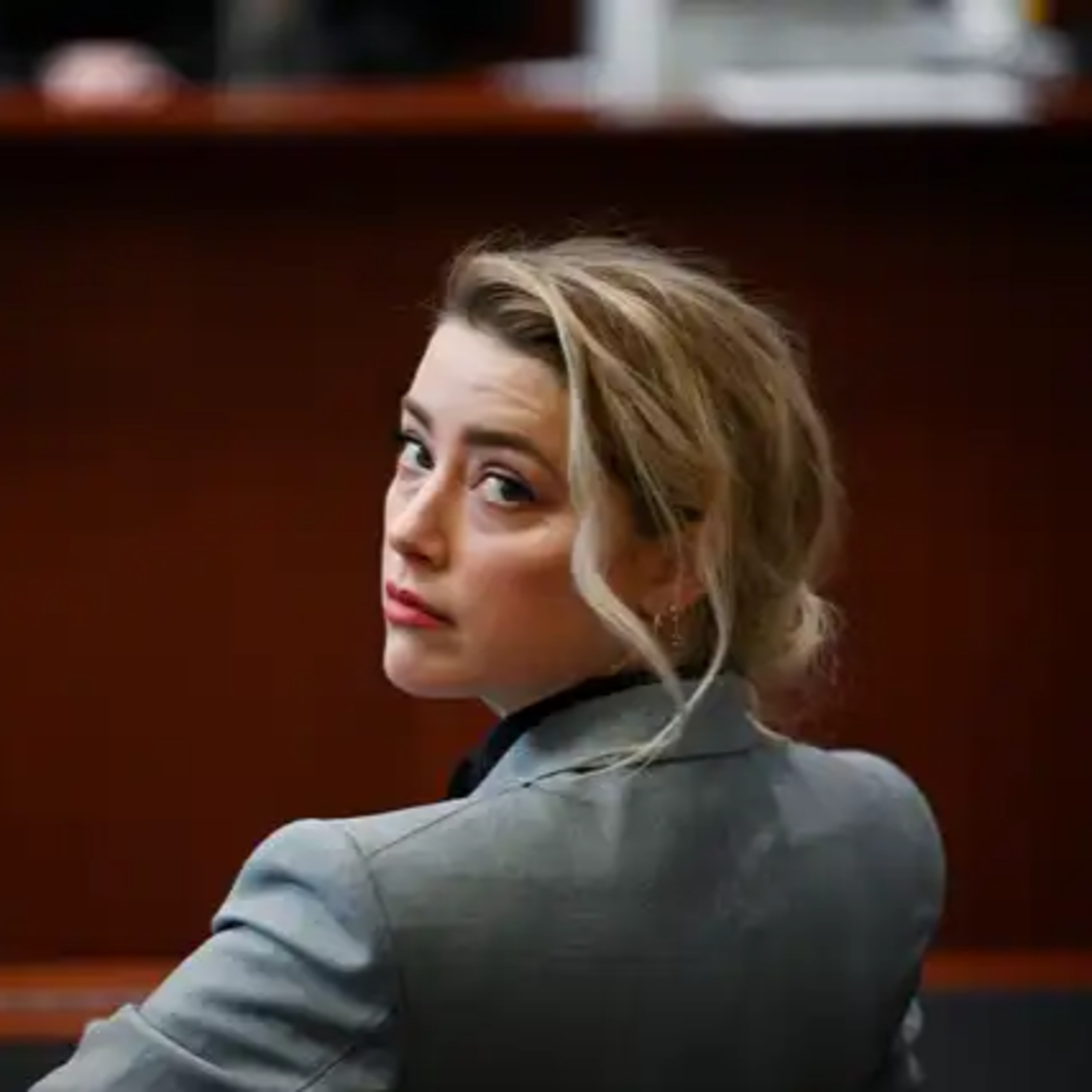 Amber Heard có dấu hiệu rối loạn nhân cách, không bị chồng cũ đánh, Johnny Depp được ủng hộ vì sao? episode artwork