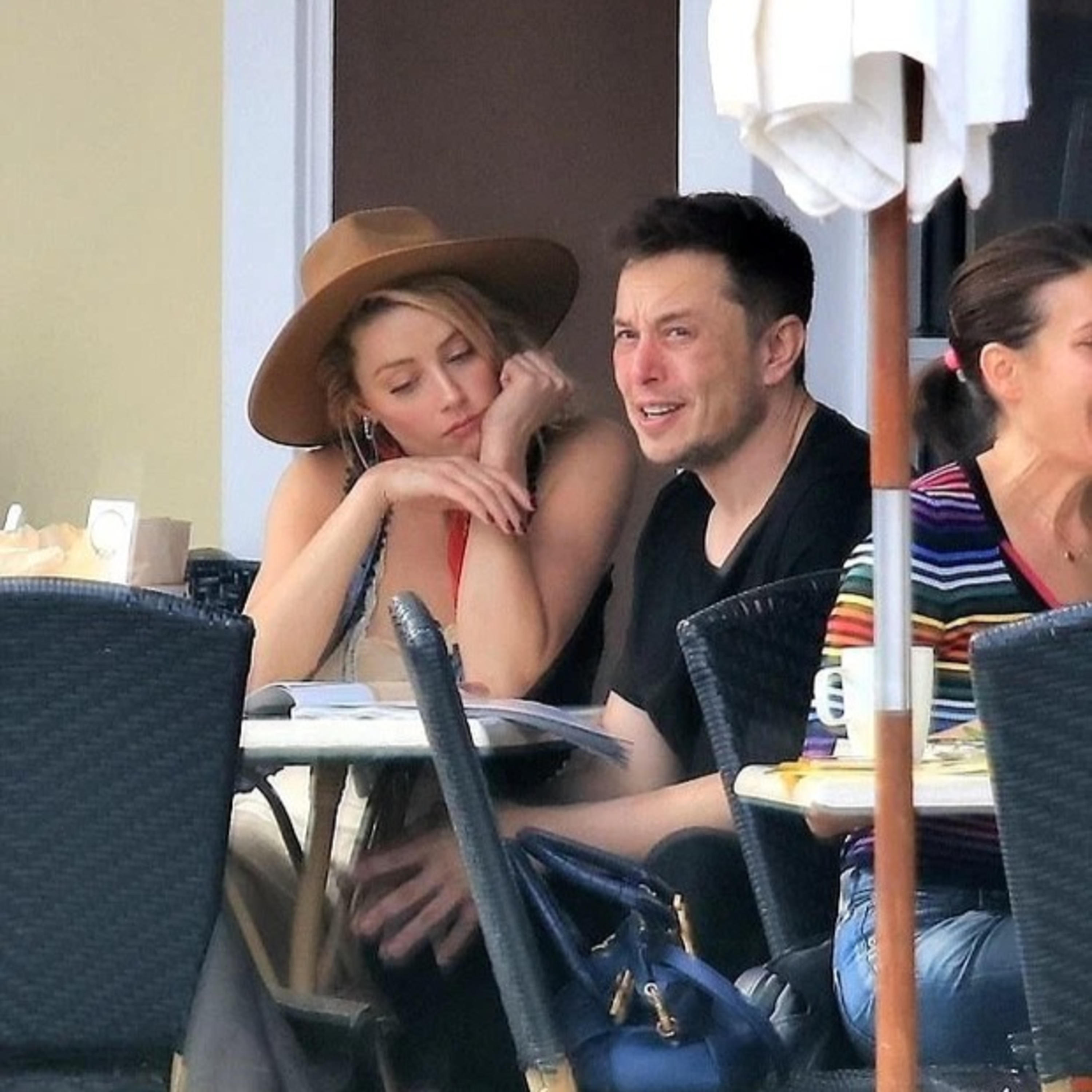CAY ĐẮNG: Amber Heard chỉ vờ yêu tỷ phú công nghệ Elon Musk để "lấp khoảng trống" episode artwork