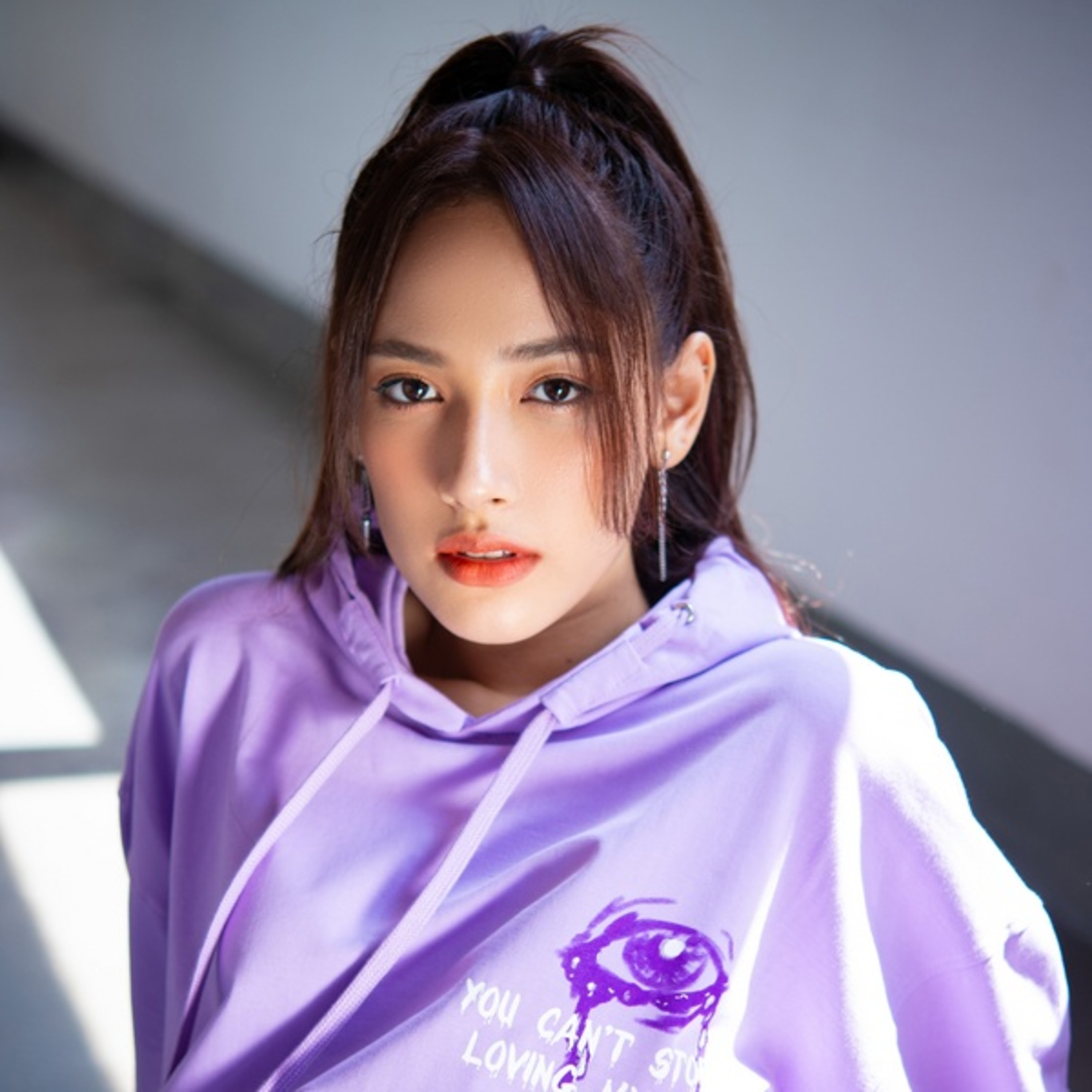 Cara Phương - Nữ ca sĩ xinh đẹp, triển vọng của Vbiz và tin đồn yêu đồng giới episode artwork