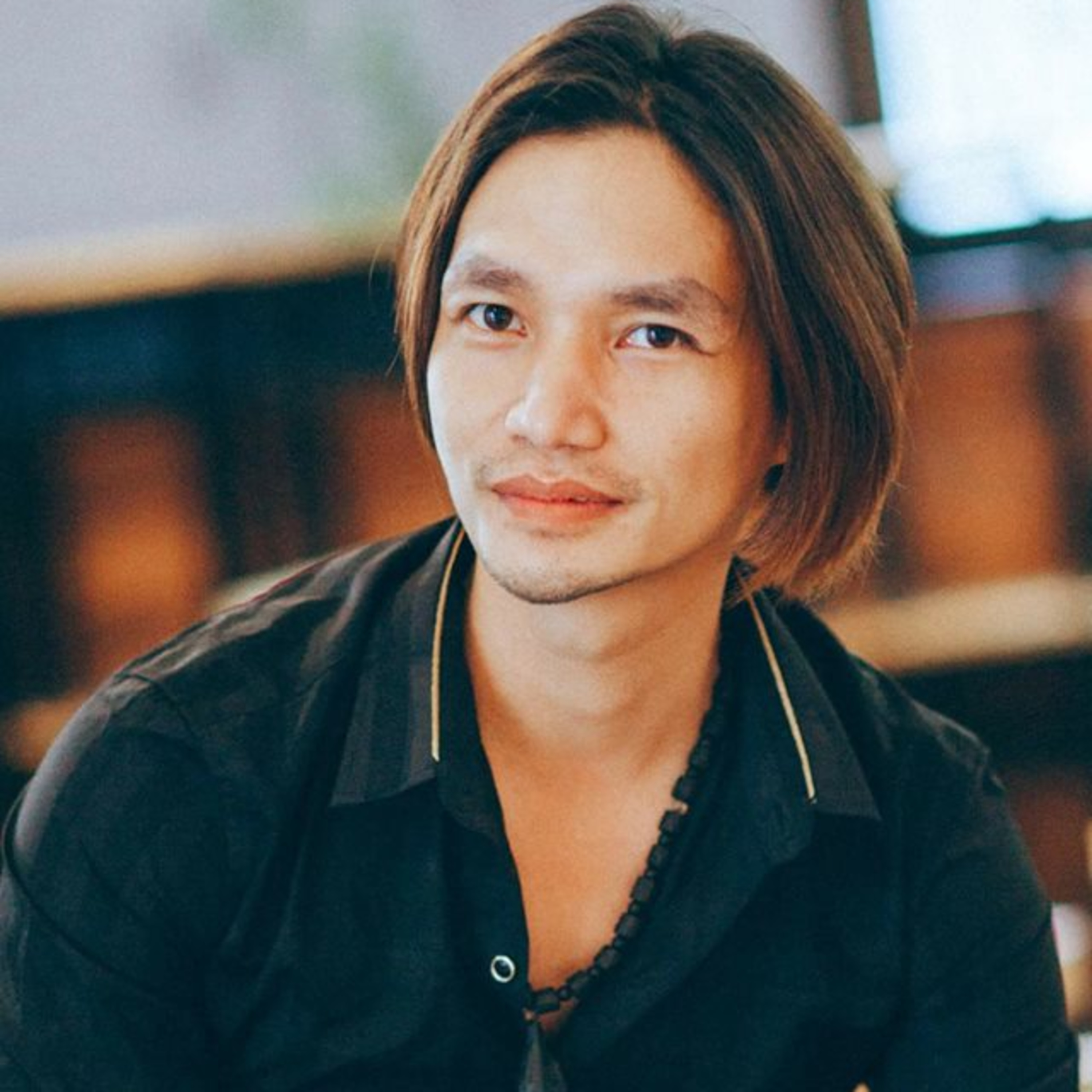 Lệ Rơi gây bất ngờ với vẻ ngoài bảnh trai, tóc vuốt keo như công tử episode artwork