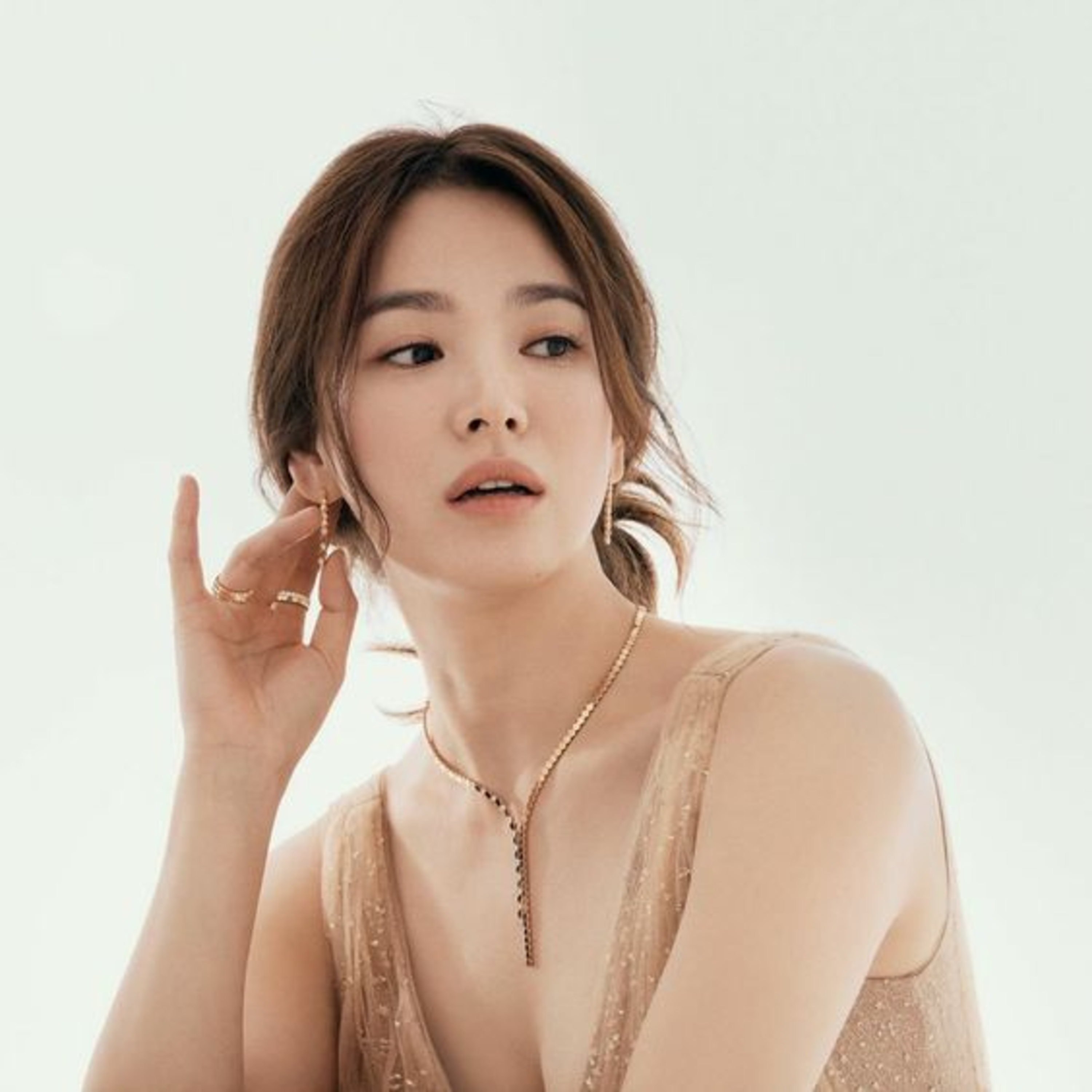 Song Hye Kyo hậu ly hôn: Nhan sắc, sự nghiệp “lên xuống” thất thường, bị đồn yêu toàn trai trẻ episode artwork