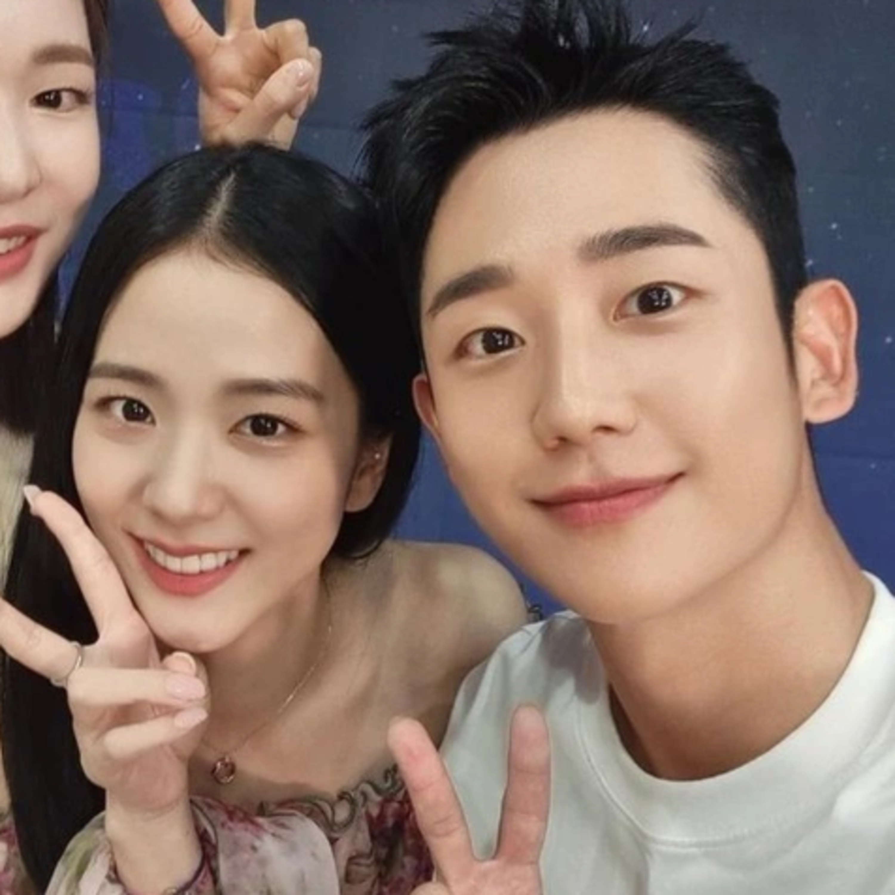 Jisoo (BLACKPINK), Jung Hae In tình tứ ngày tái ngộ, Jennie đốt cháy ngày hè với loạt ảnh táo bạo episode artwork