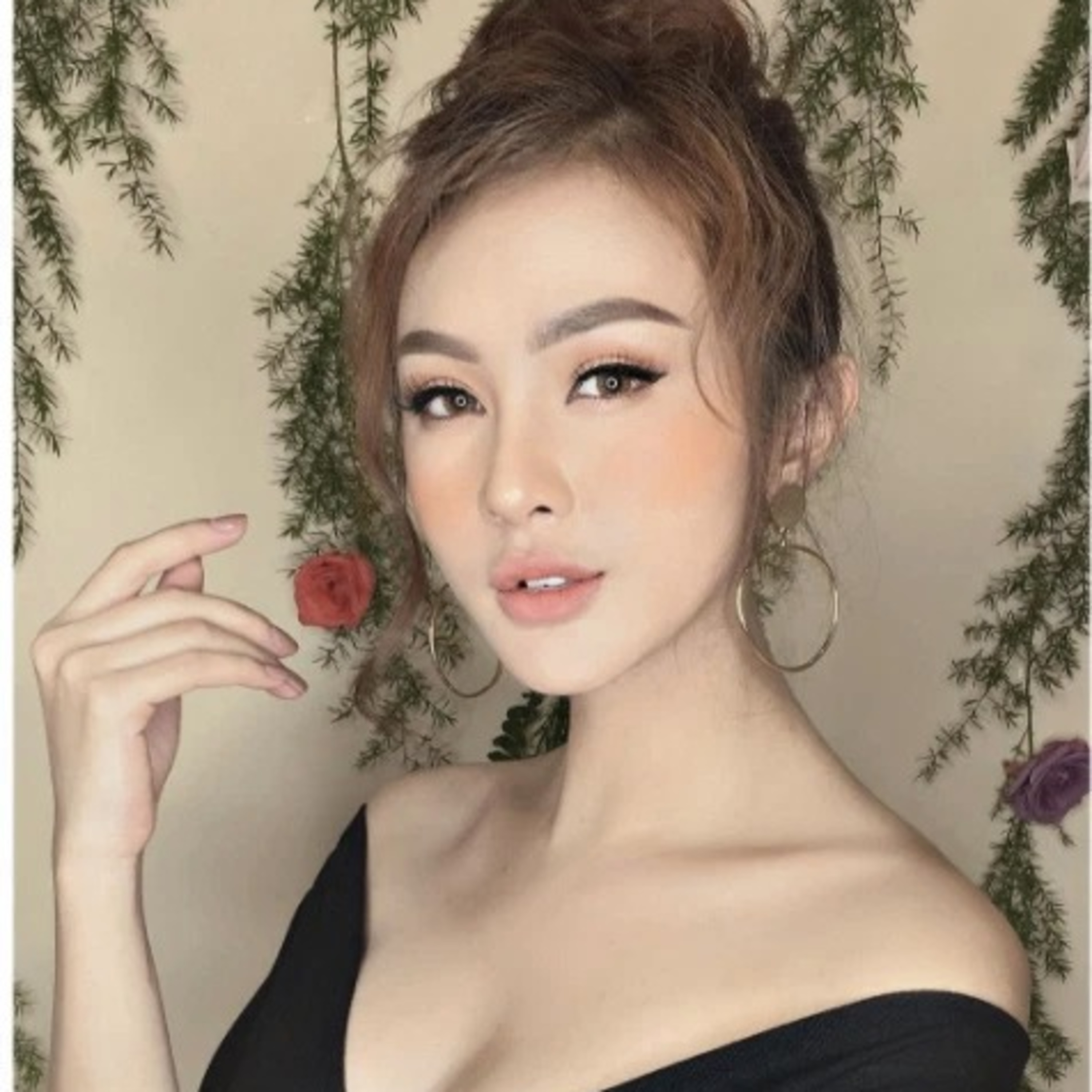 “Hot girl đời đầu" Kelly Nguyễn: Suýt bị mất cằm vì 6 lần thẩm mỹ, U40 đẹp, sang nhưng vẫn cô đơn episode artwork