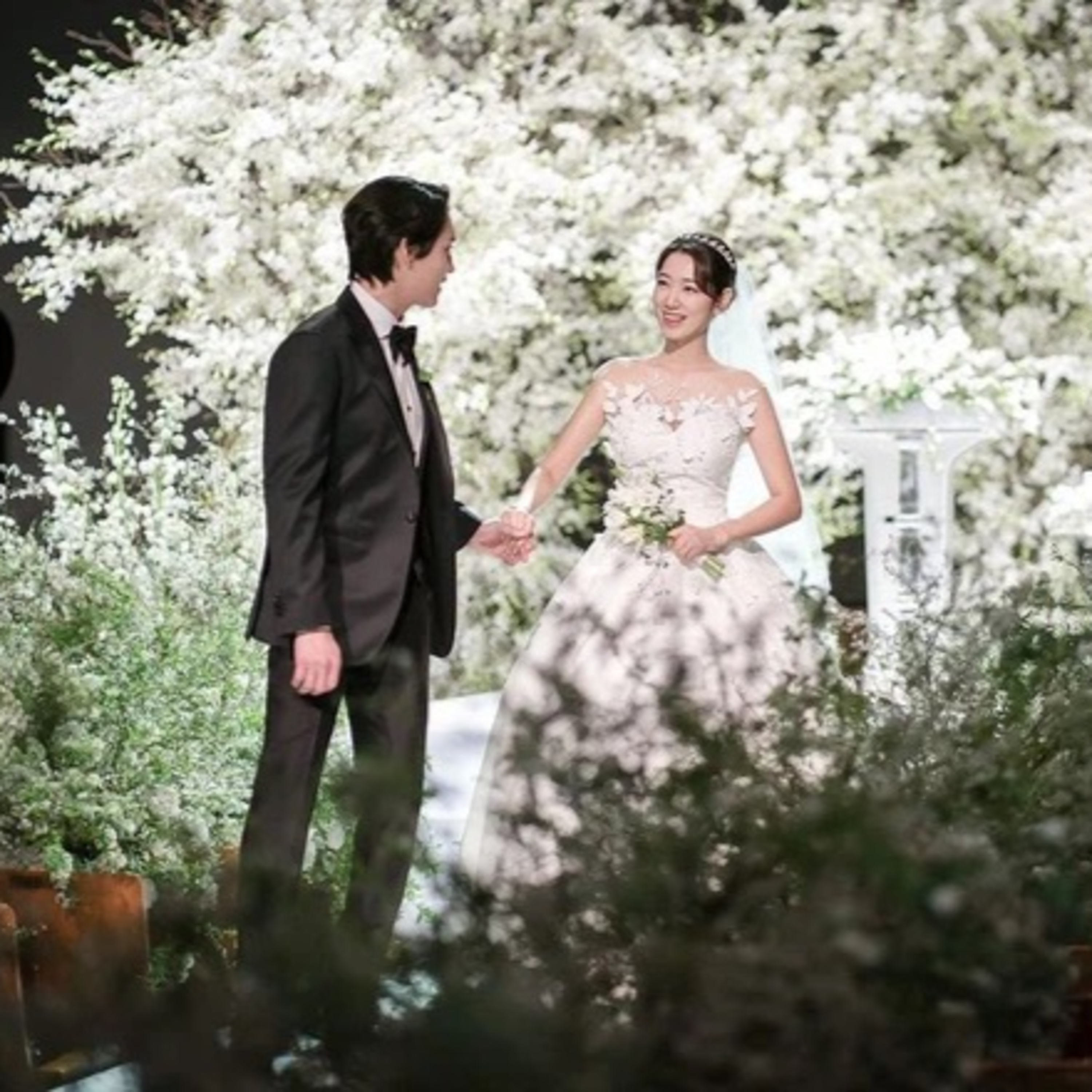 Park Shin Hye chuẩn bị sinh quý tử đầu lòng liền nhận quà "khủng" từ bố mẹ chồng episode artwork