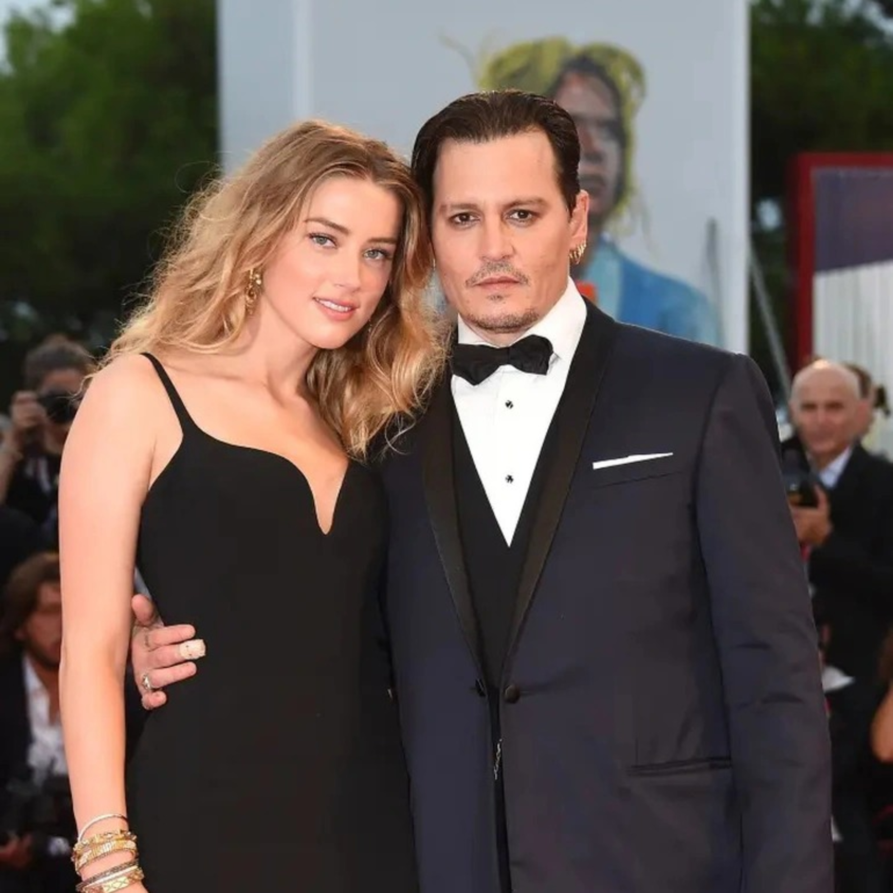 Con gái Johnny Depp viết thư “dằn mặt” Amber Heard, tuyên bố cắt đứt mối quan hệ với mẹ kế  episode artwork