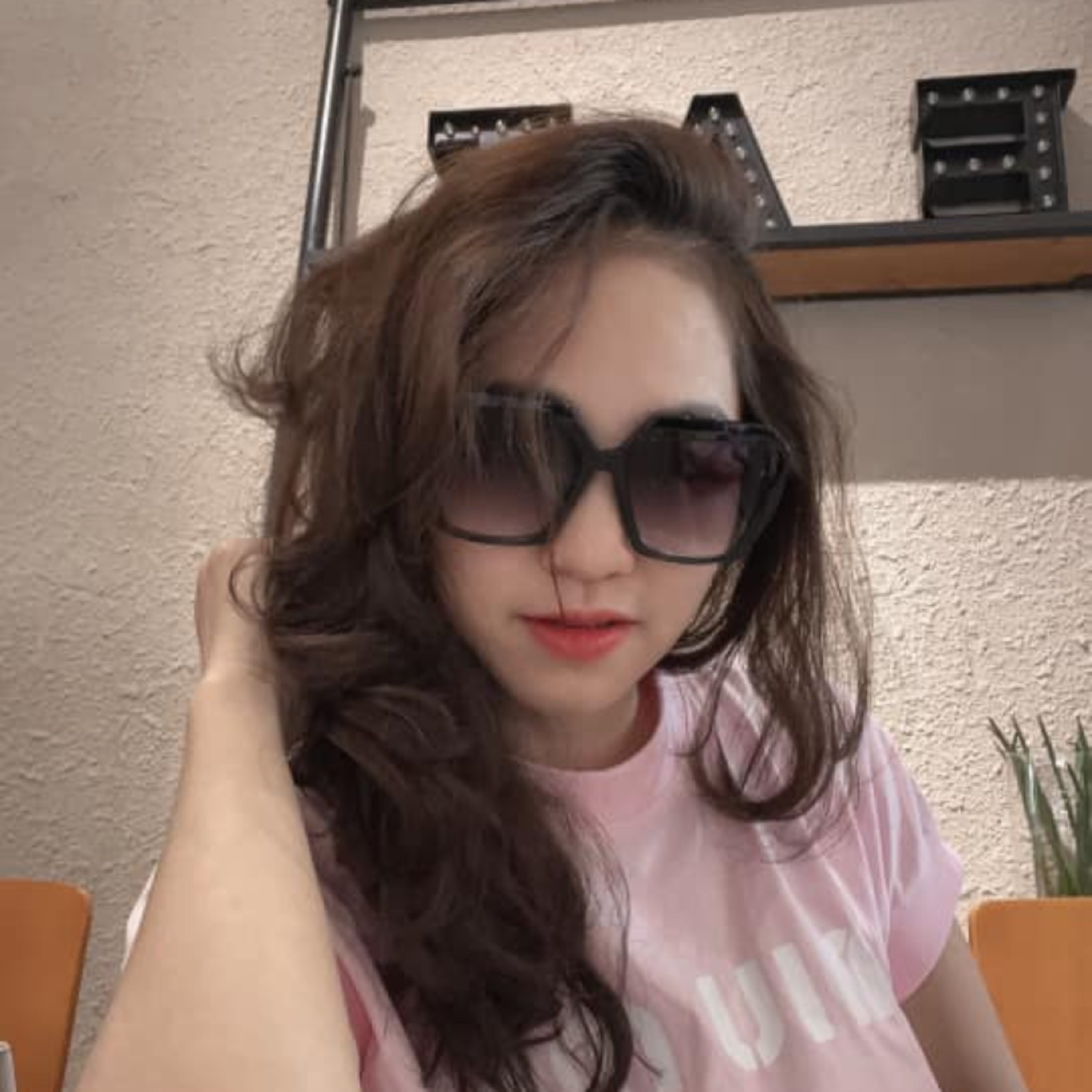 Vợ cũ "vua cá Koi" tâm sự xót xa: "Họ cố gắng làm mình tổn thương, vì sự xát muối đó, họ biết mình sẽ đau đớn" episode artwork
