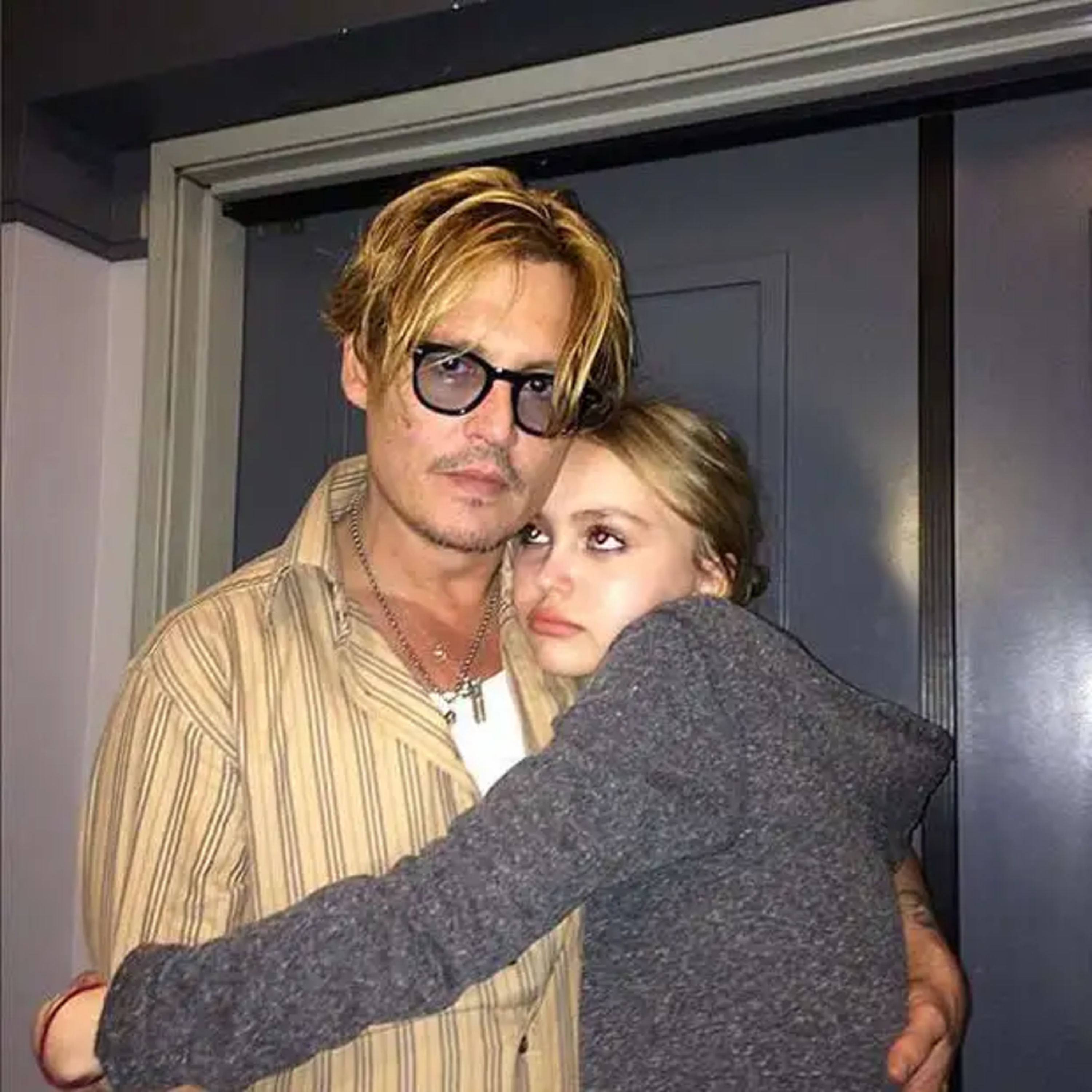 Amber Heard tố Johnny Depp đẩy tình cũ siêu mẫu ng.ã cầu thang khi hẹn hò episode artwork